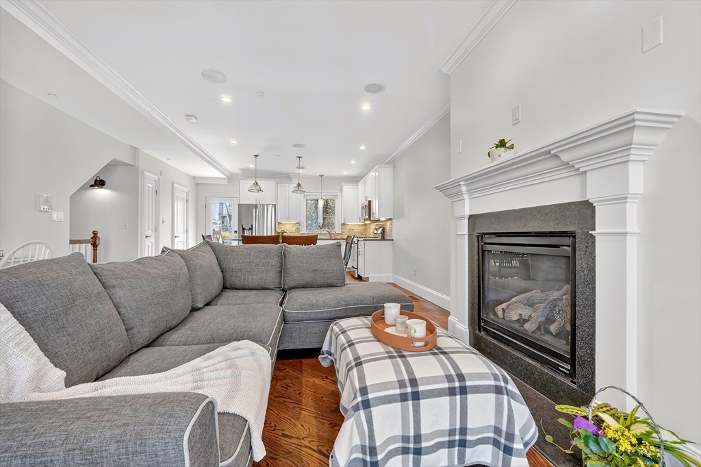 671 E 5th St # 1