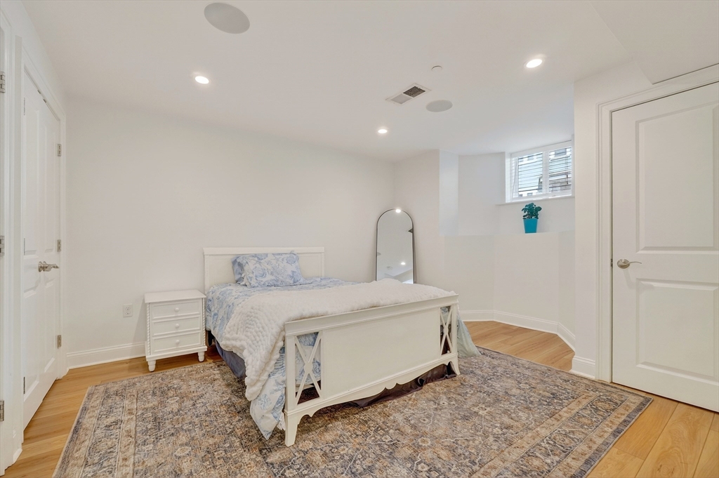 671 E 5th St # 1