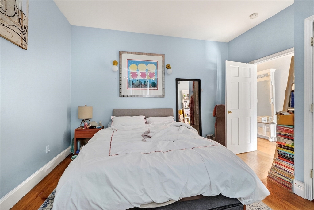 760-762 E 5th St # 1