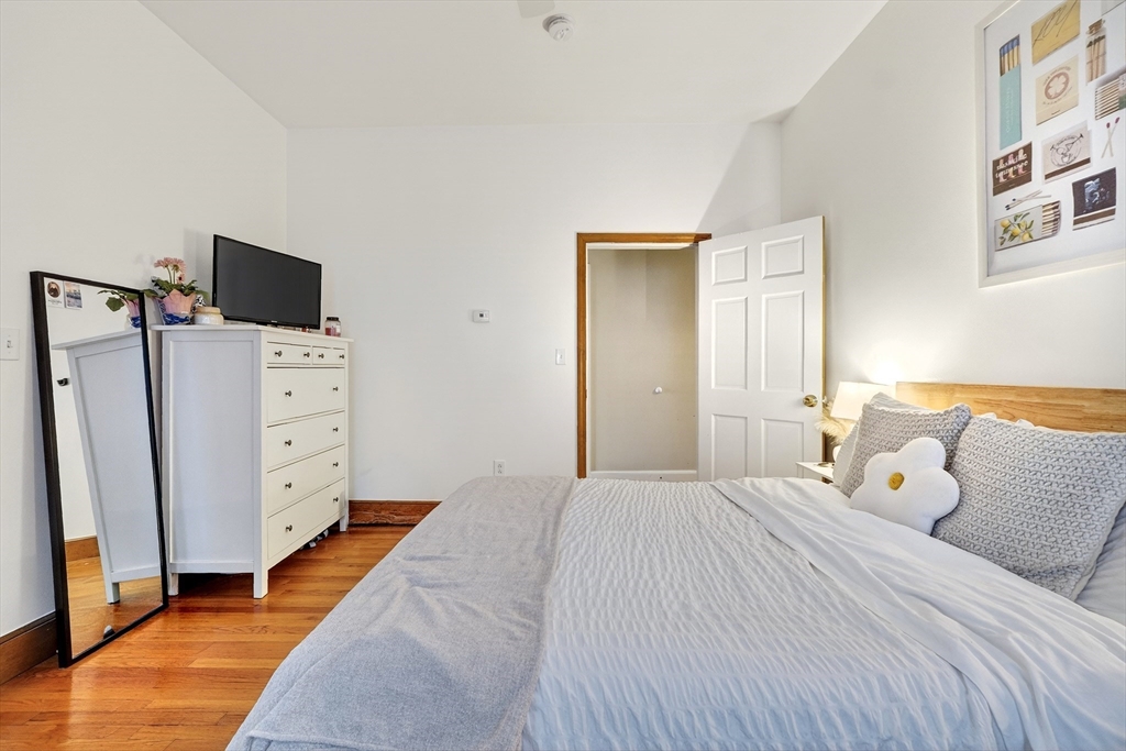 760-762 E 5th St # 1