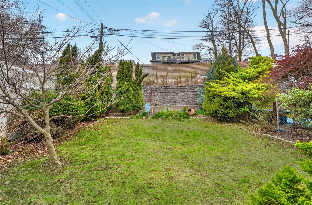 760-762 E 5th St # 1