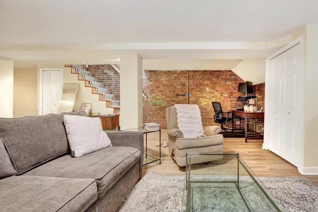 760-762 E 5th St # 1