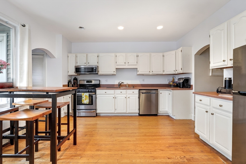 760-762 E 5th St # 1