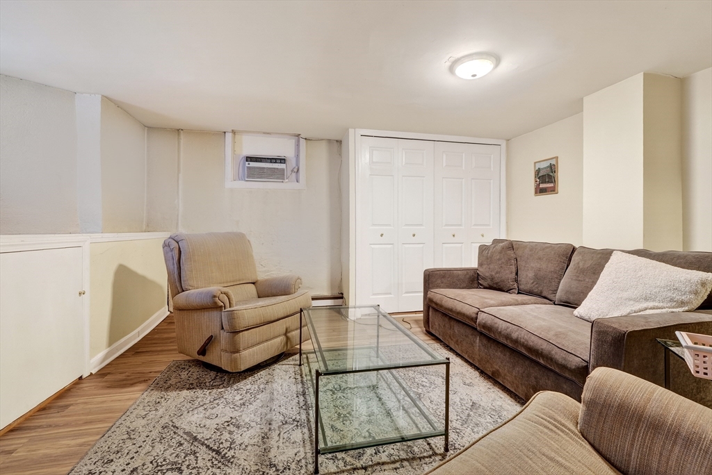 760-762 E 5th St # 1