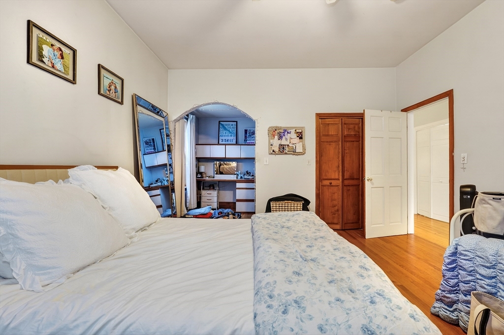 760-762 E 5th St # 1