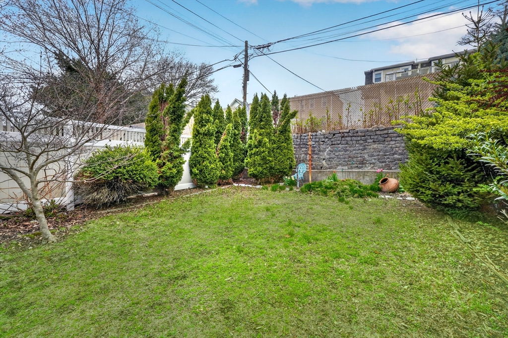 760-762 E 5th St # 1