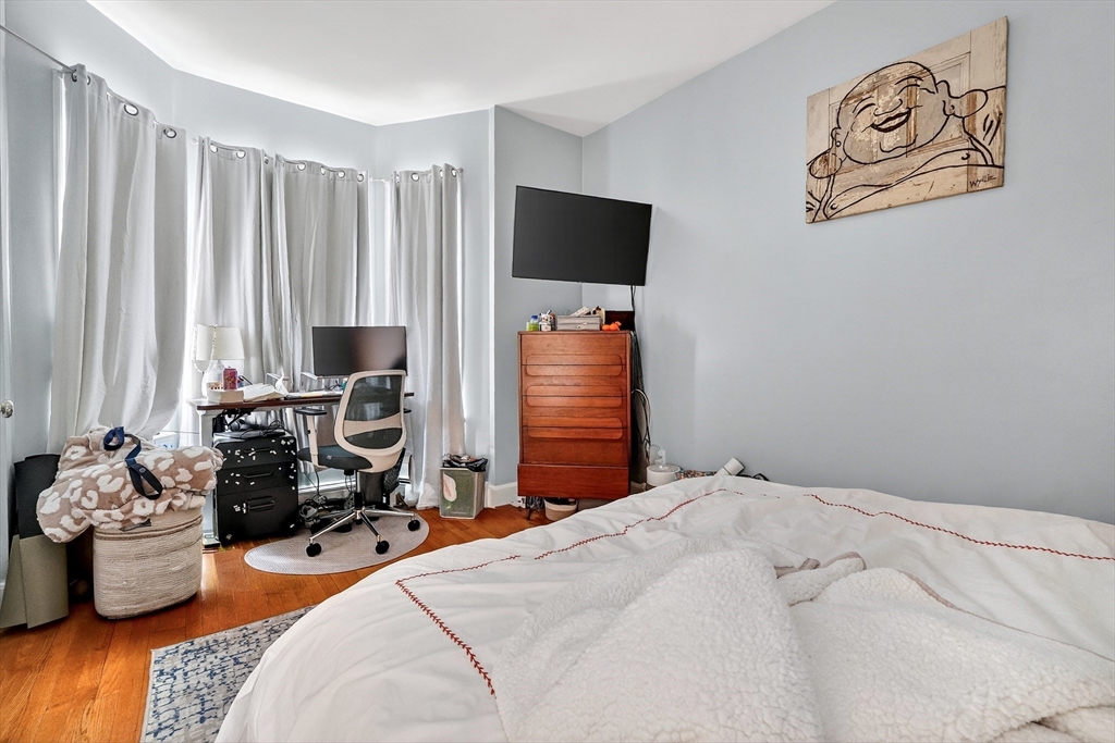 760-762 E 5th St # 1