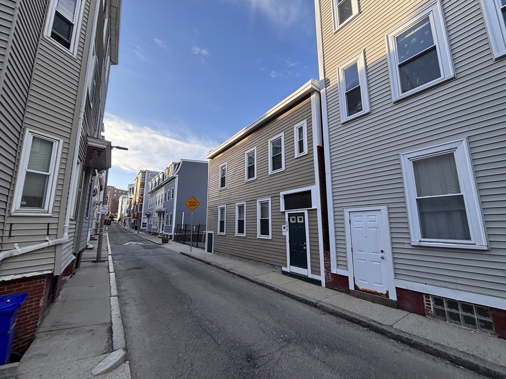 245 Gold St