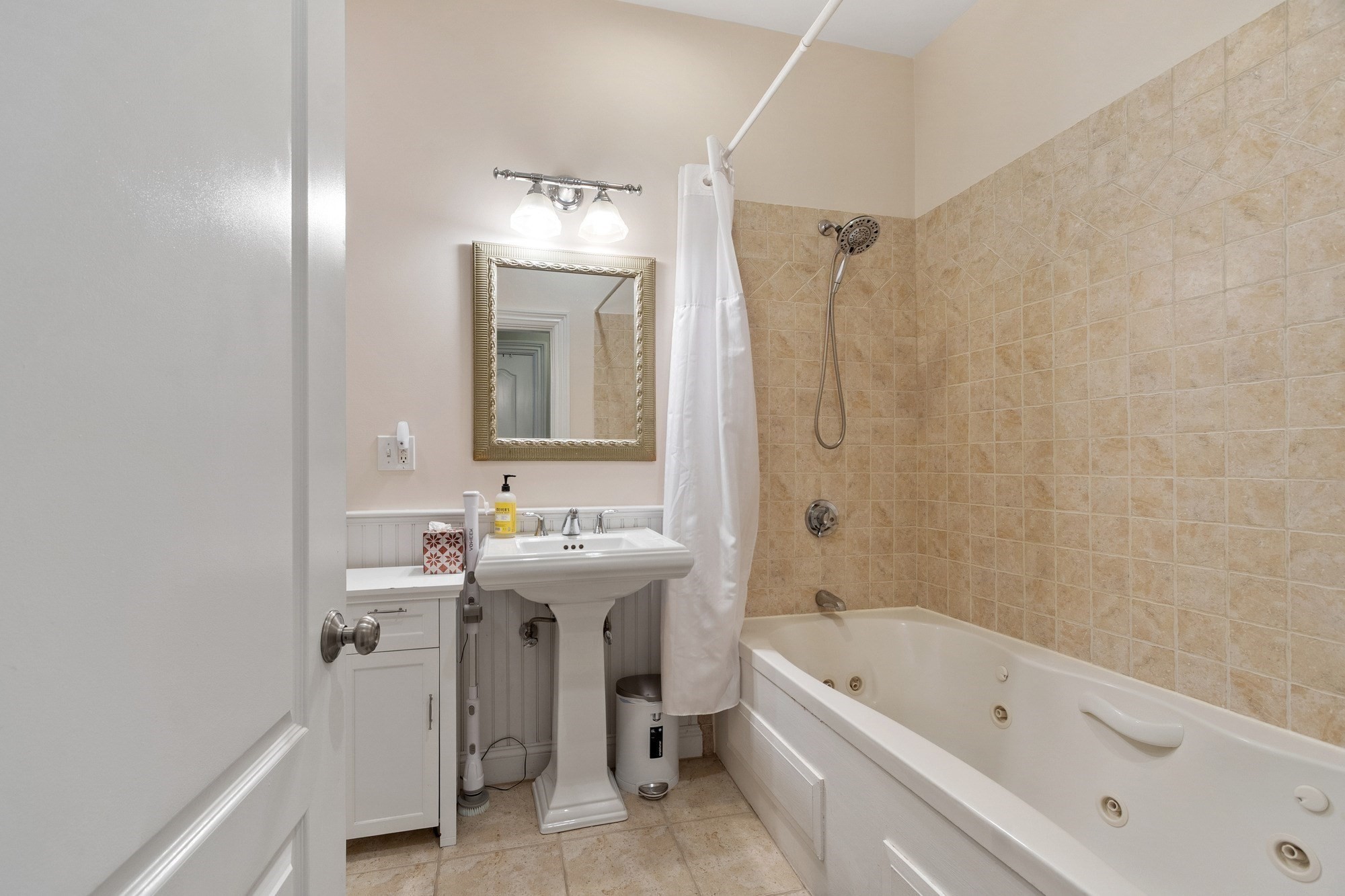 98 G St # 4