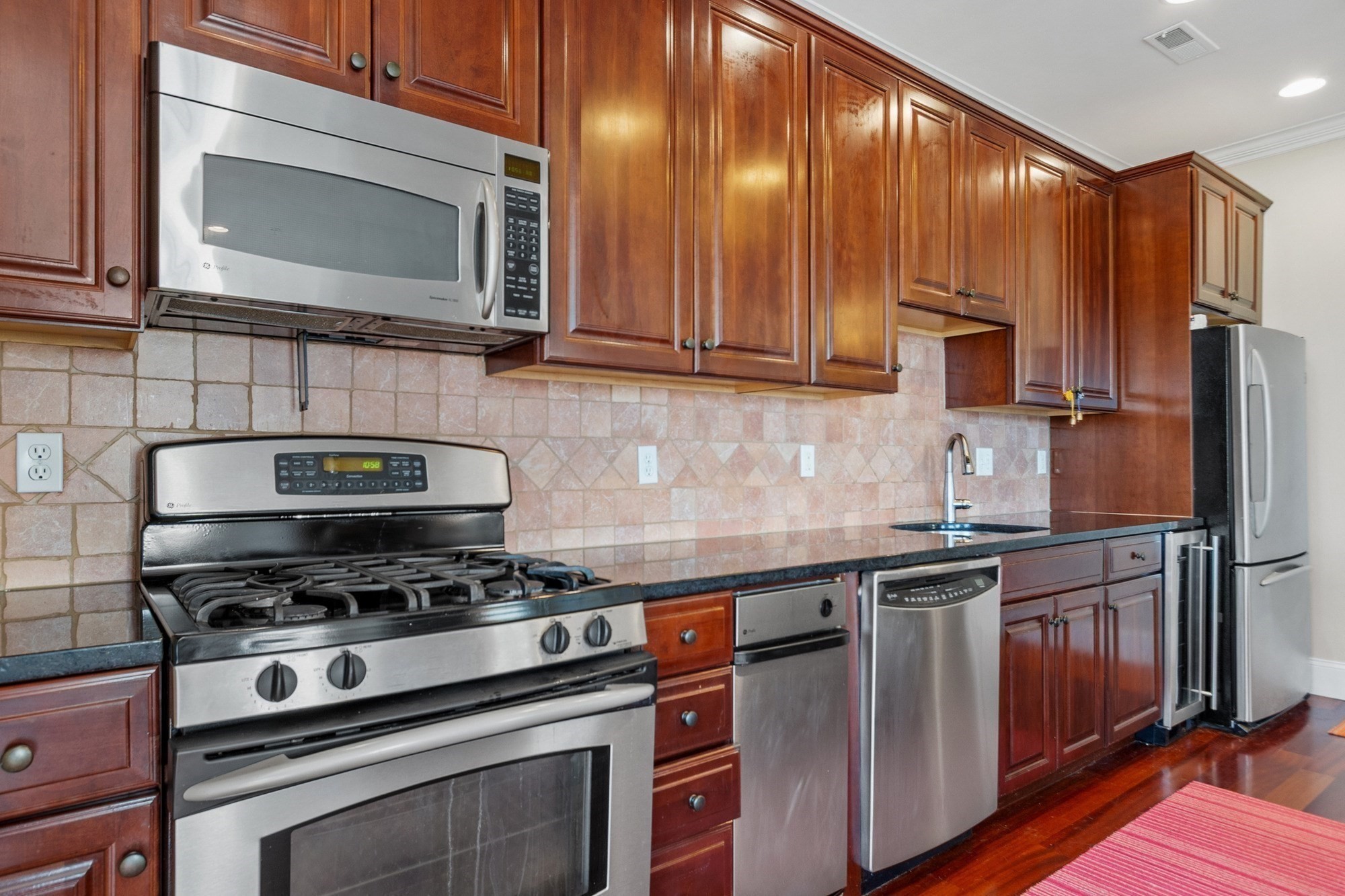 98 G St # 4