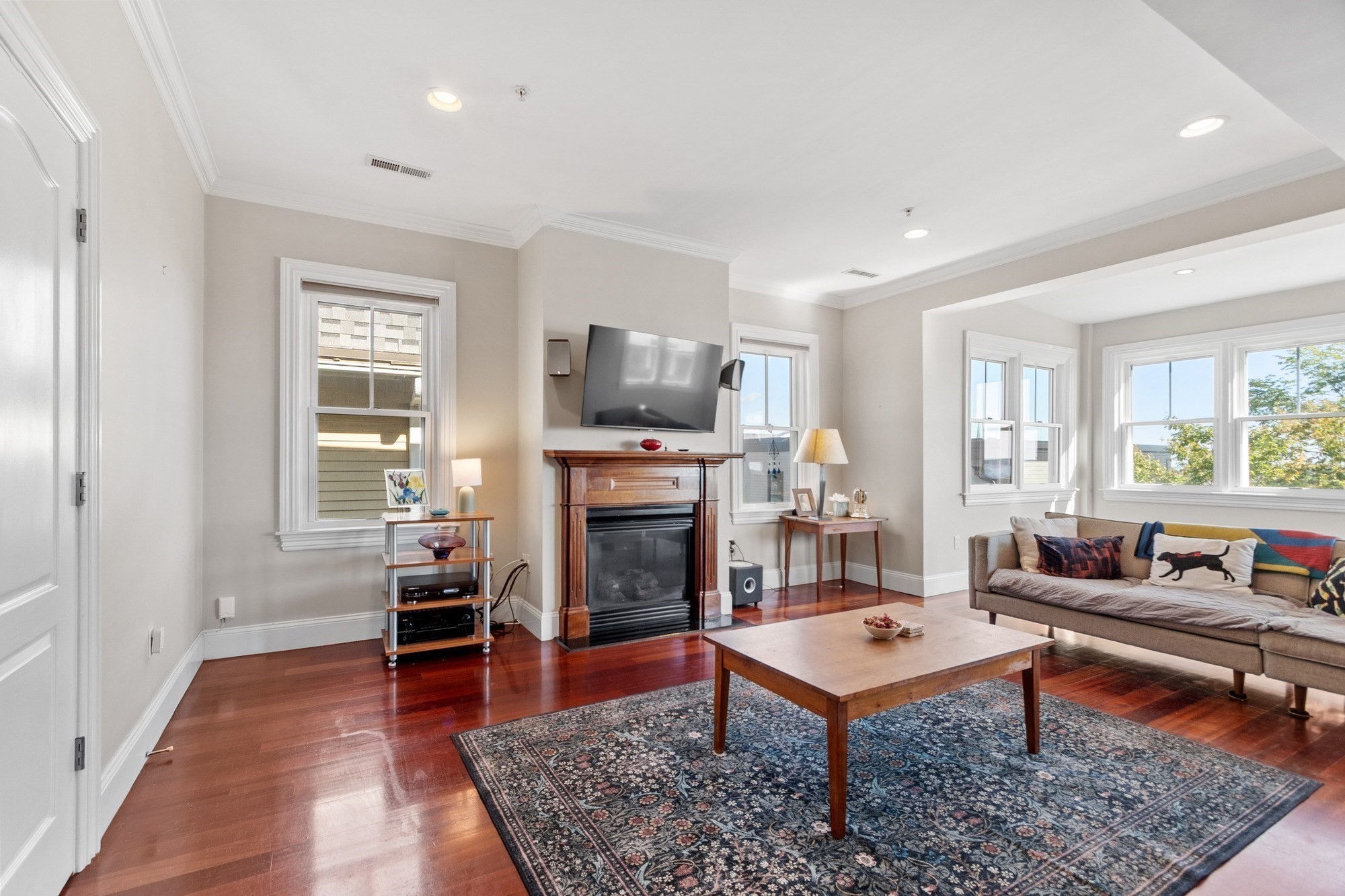 98 G St # 4