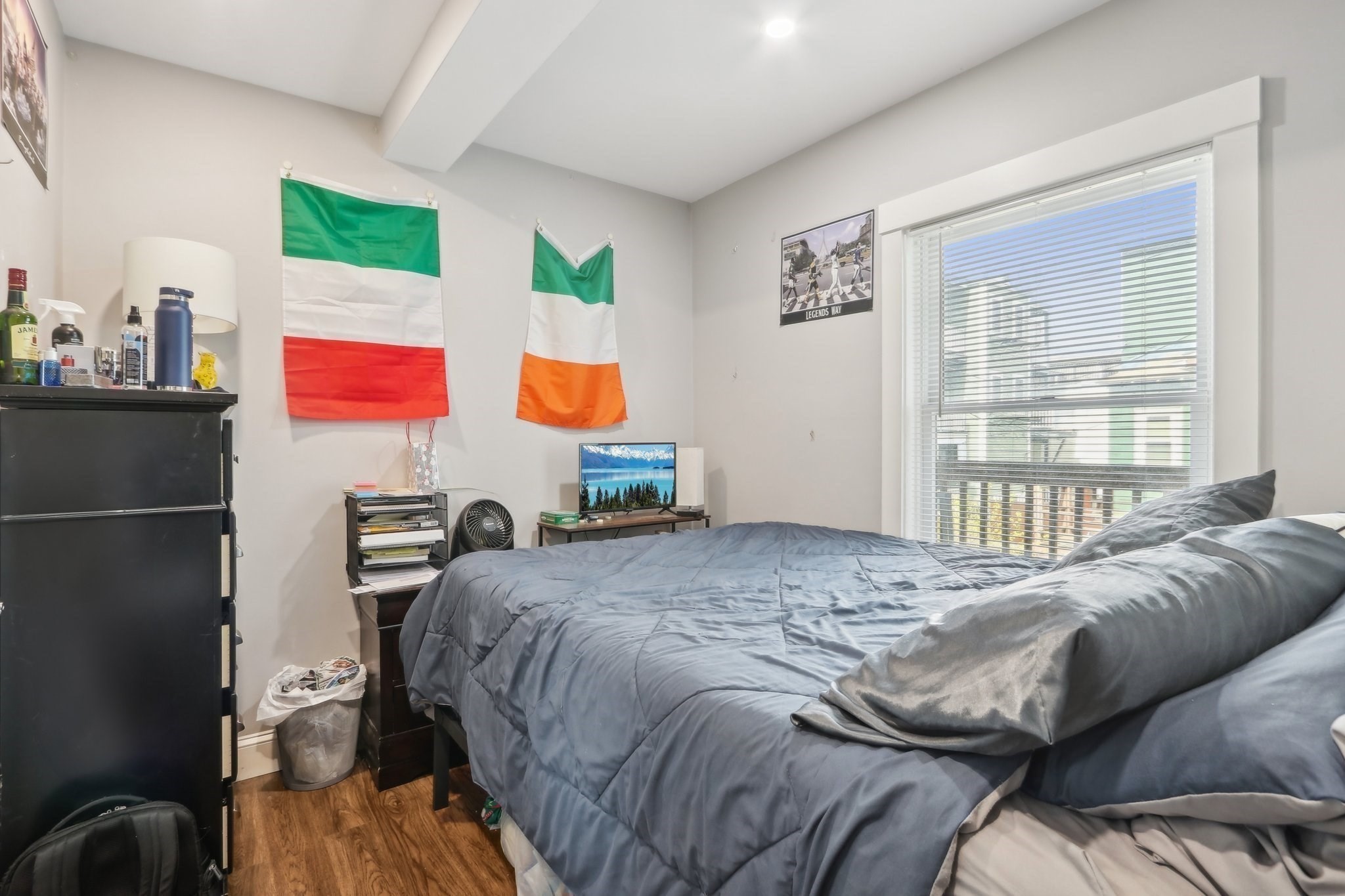 271 W 5th St