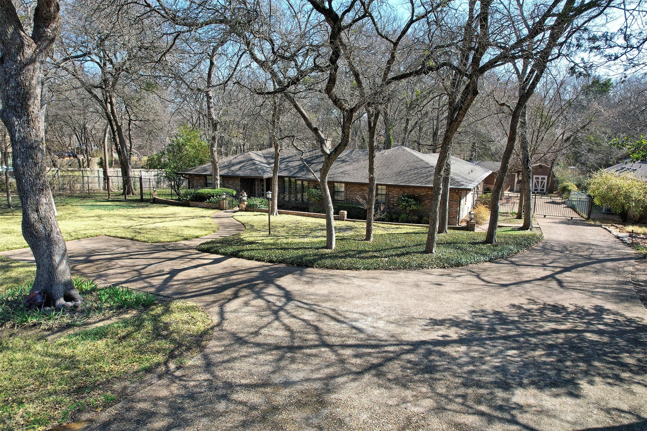 1556 N Cedar Hill Road