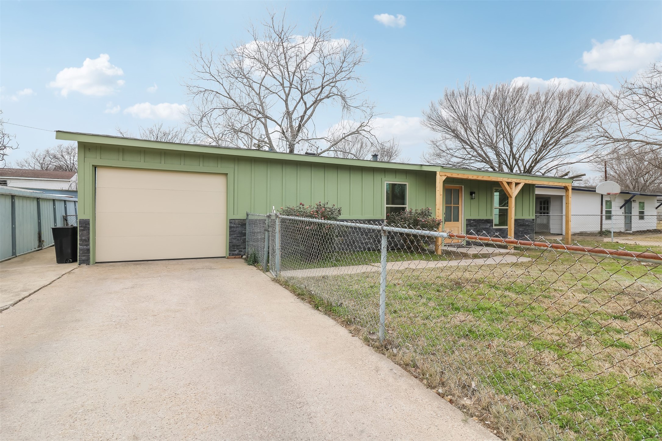 1211 Gate Lane Drive