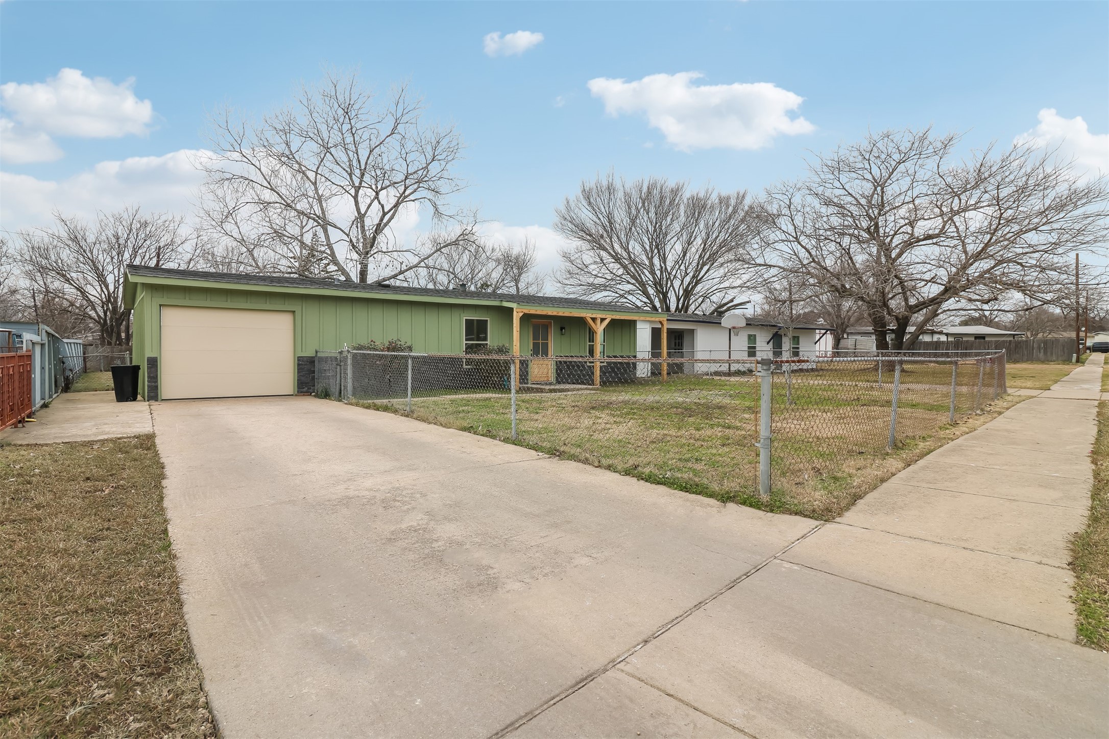 1211 Gate Lane Drive