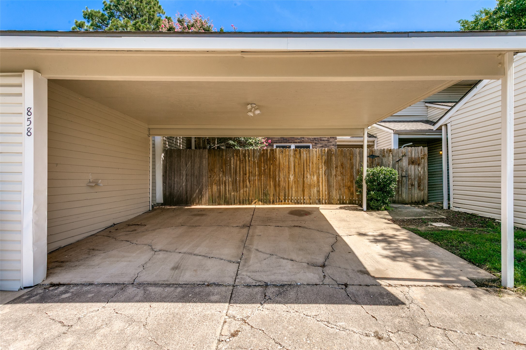 858 Creekside Drive
