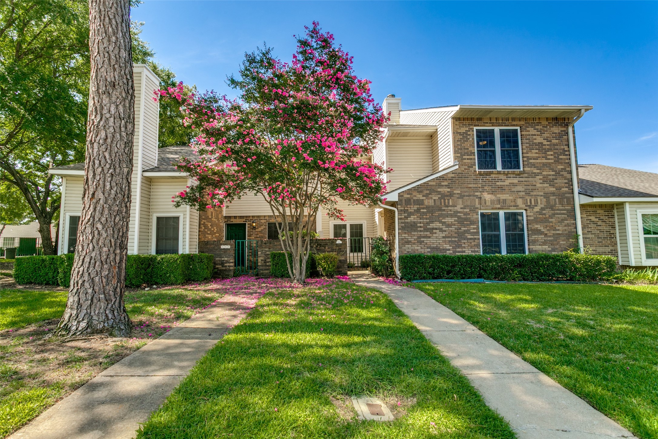 858 Creekside Drive