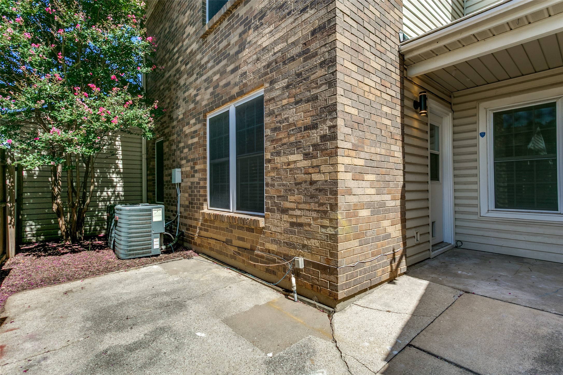 858 Creekside Drive