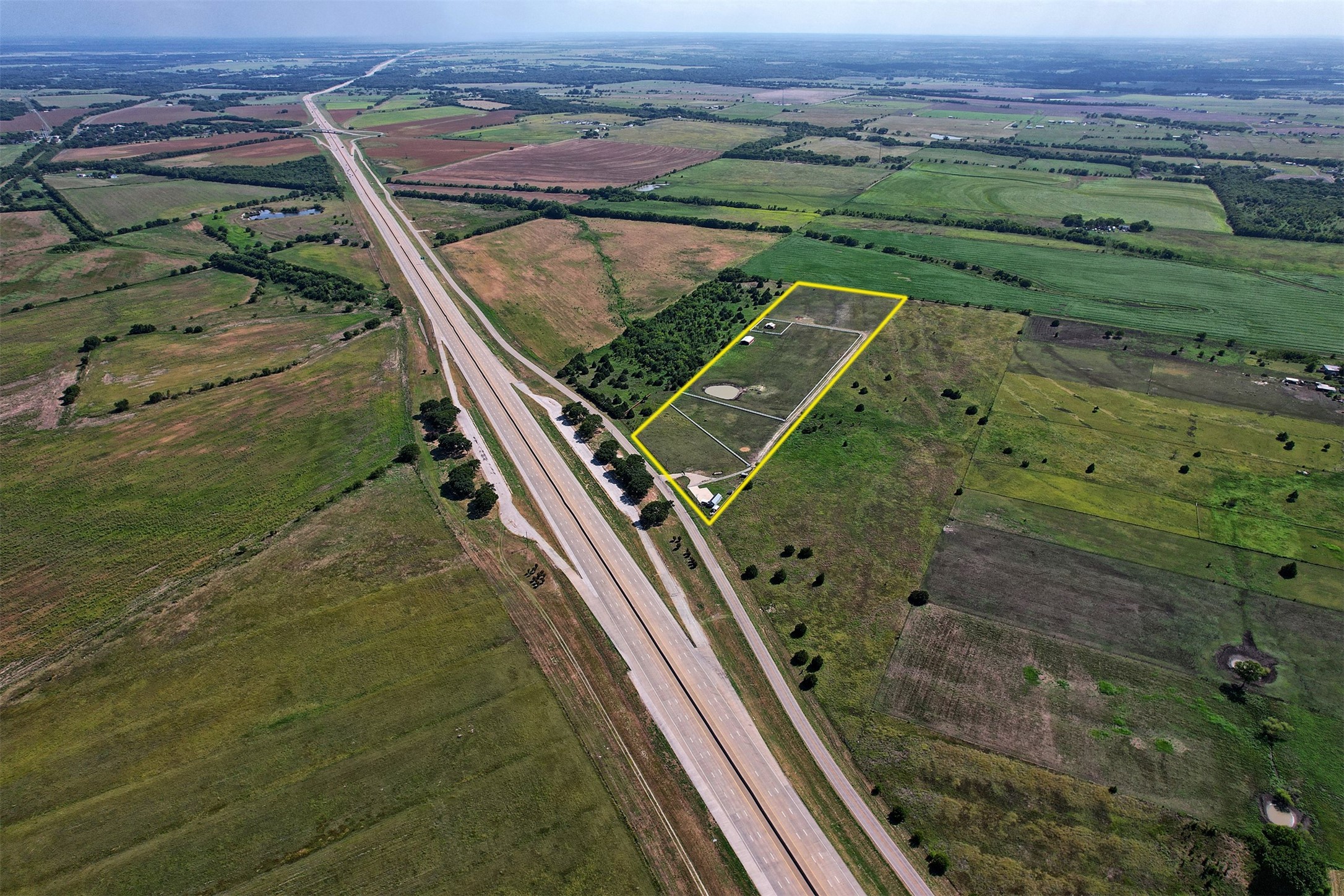 6882 N Interstate Highway 35 E