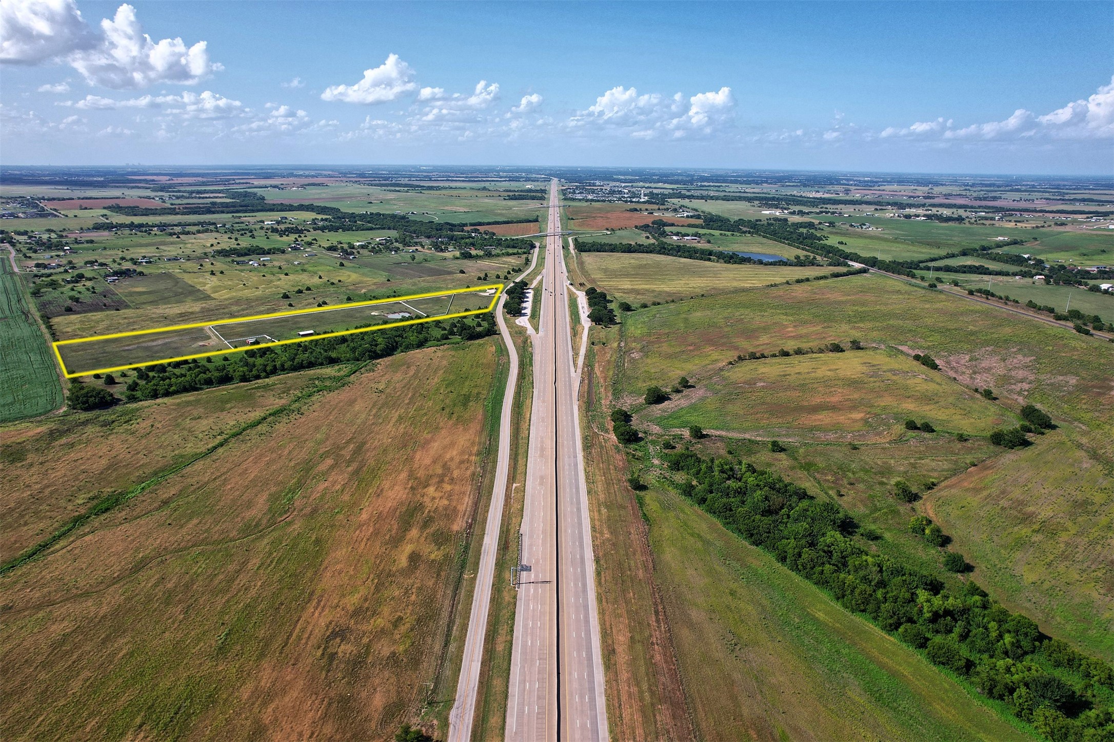 6882 N Interstate Highway 35 E