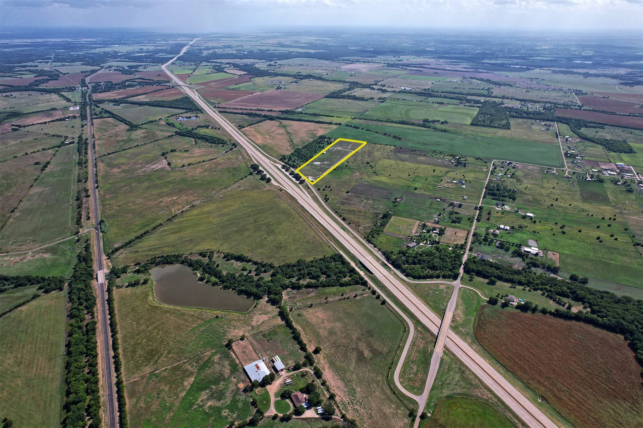6882 N Interstate Highway 35 E