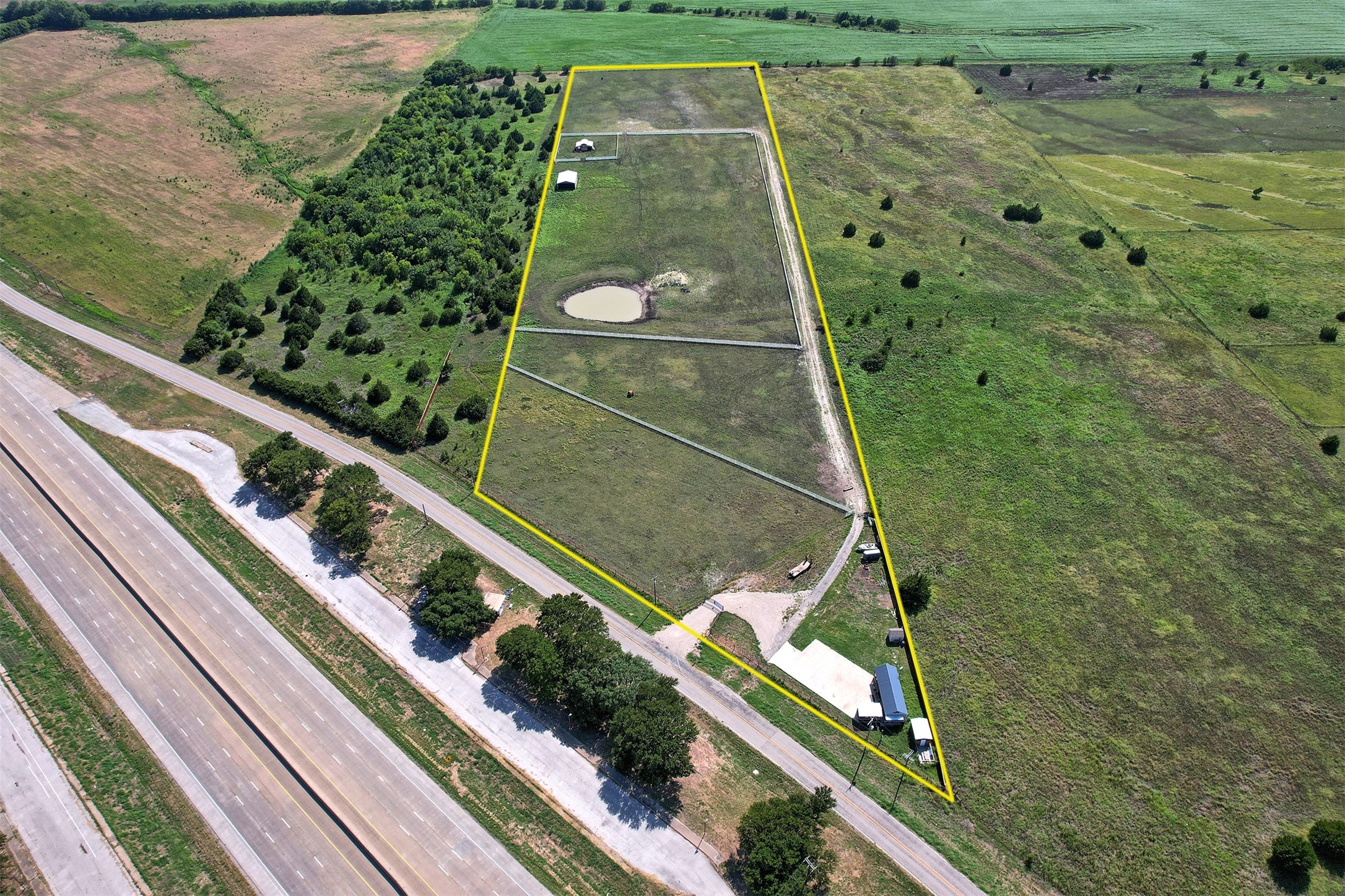6882 N Interstate Highway 35 E