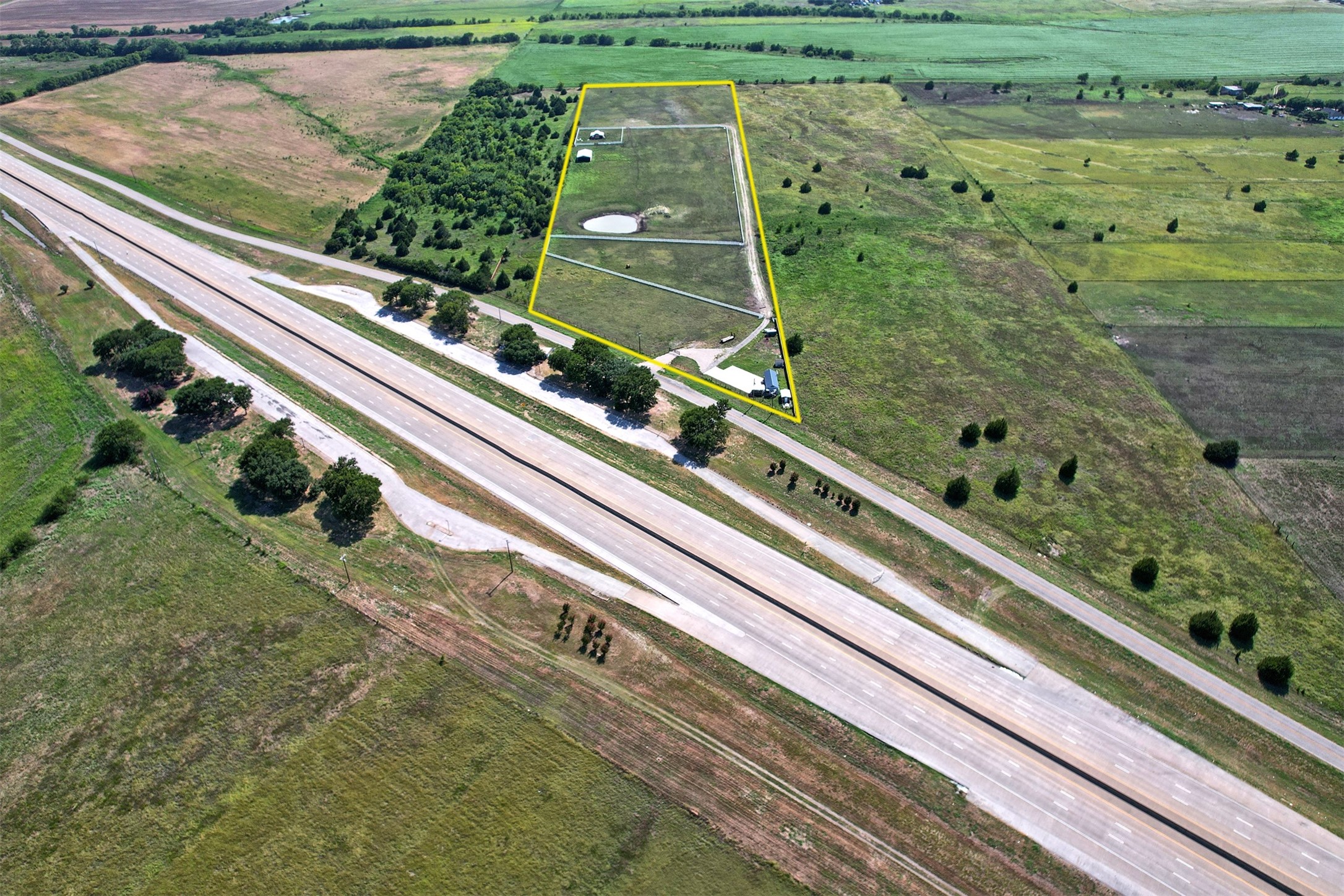 6882 N Interstate Highway 35 E