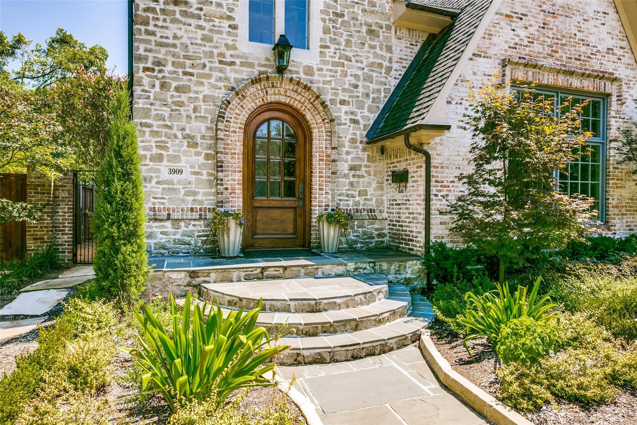 3909 Greenbrier Drive