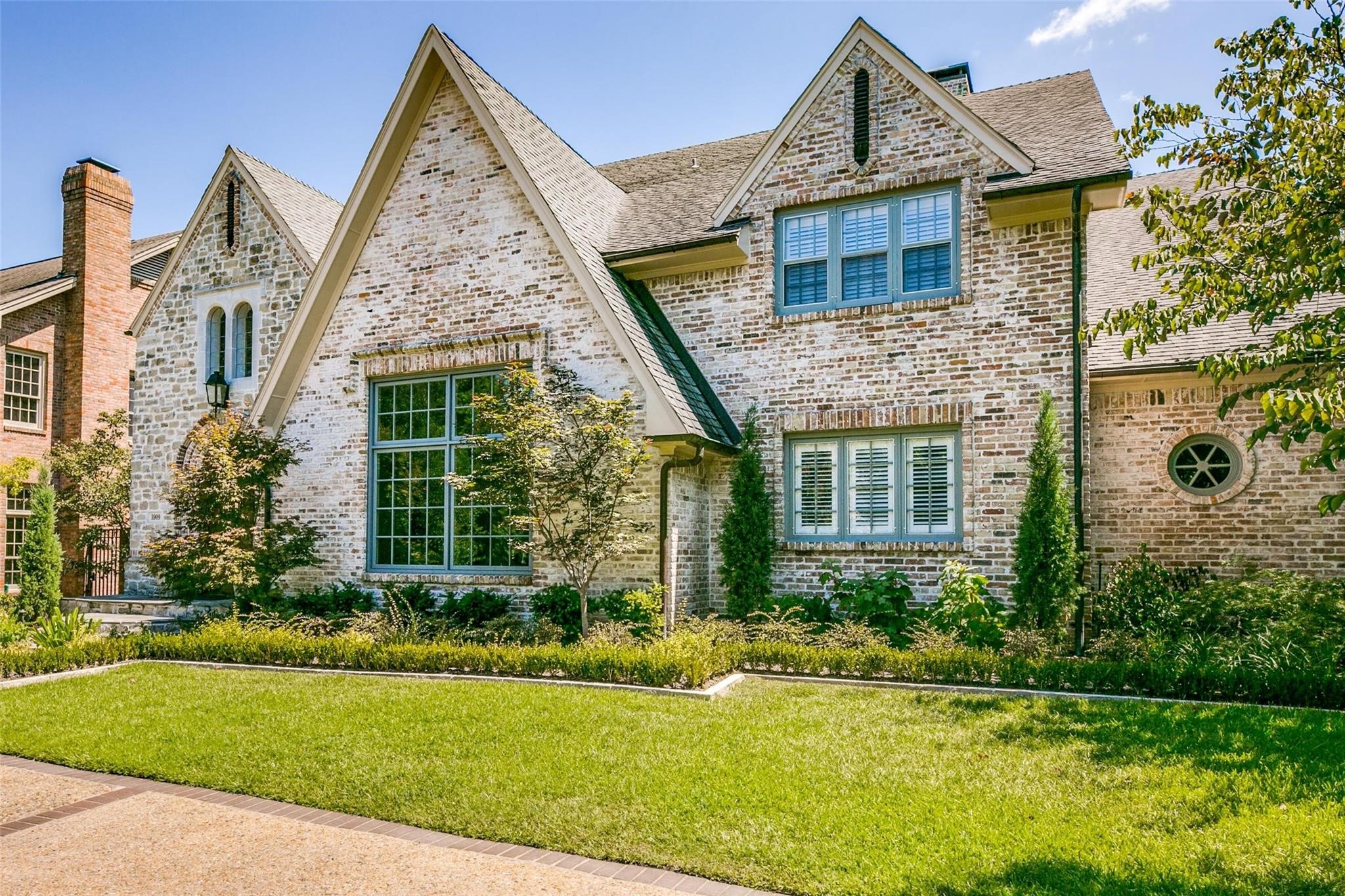 3909 Greenbrier Drive
