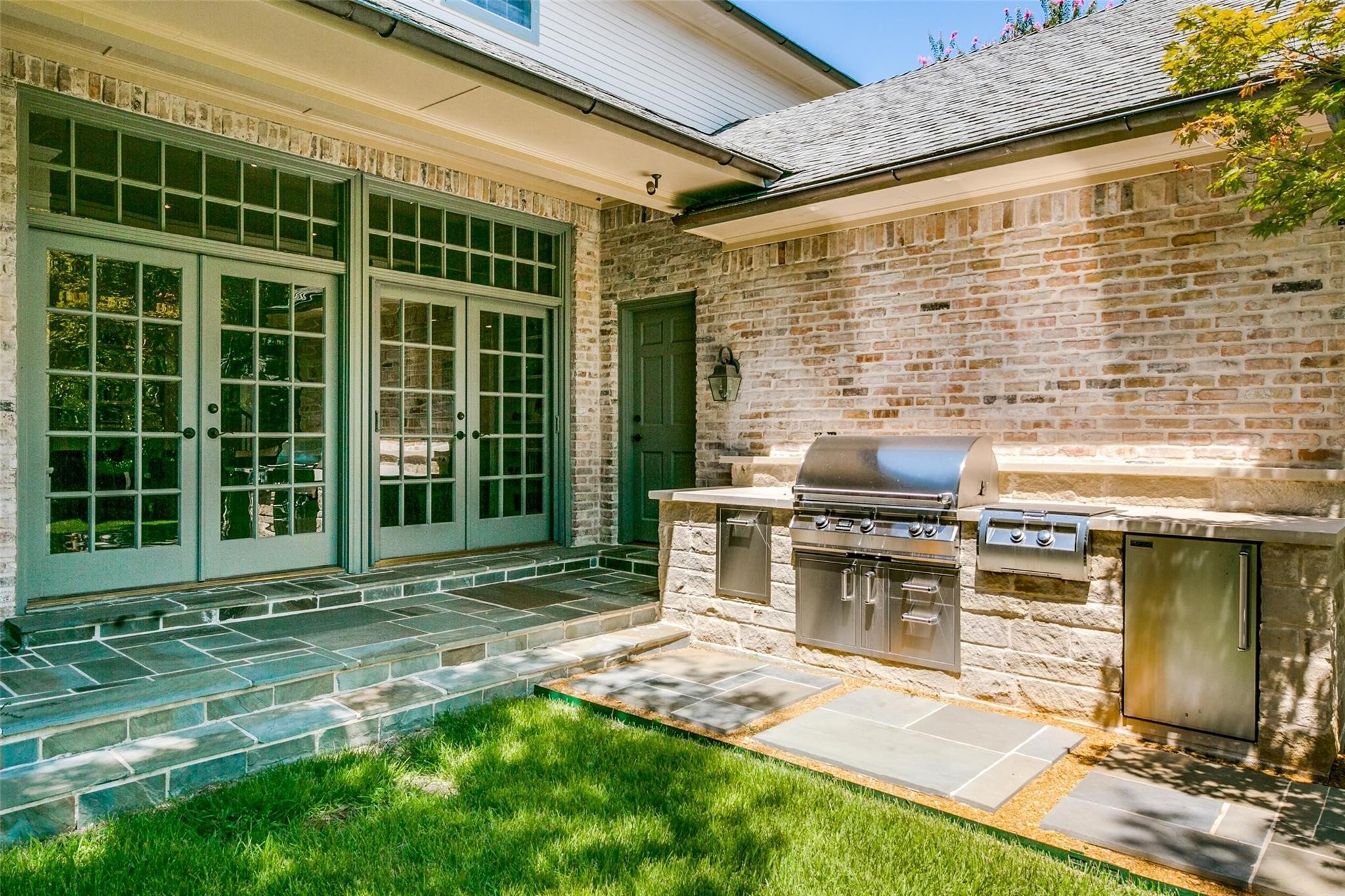 3909 Greenbrier Drive