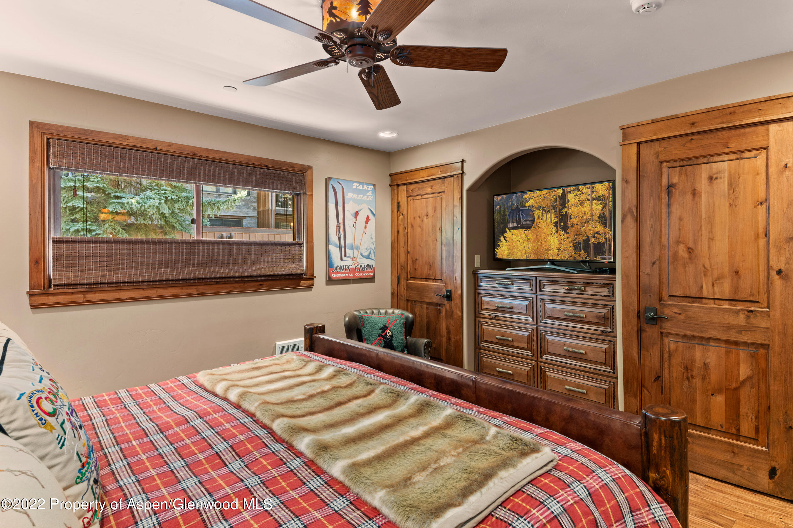 400 Wood Road, 2216