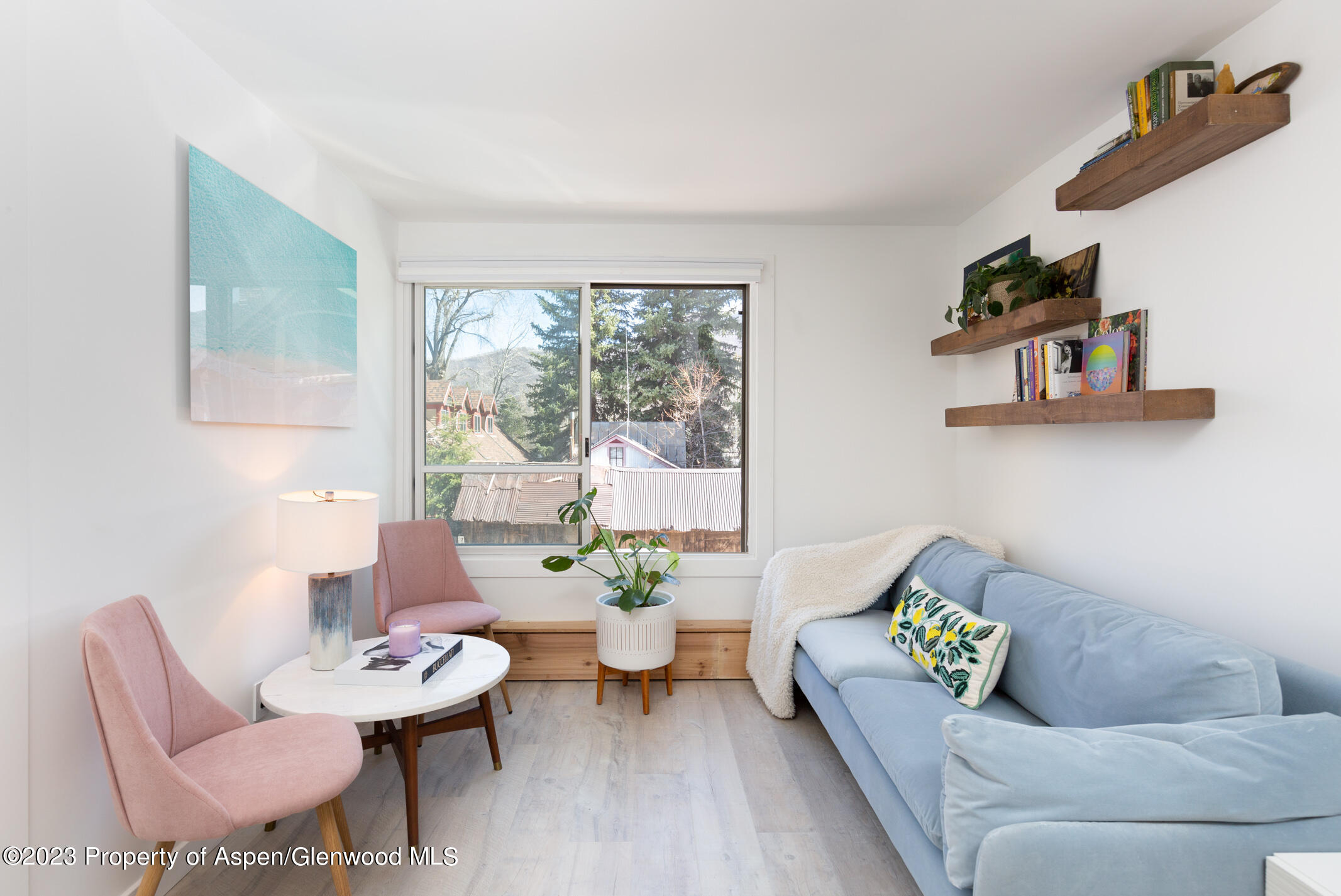 700 W Hopkins Avenue, 13