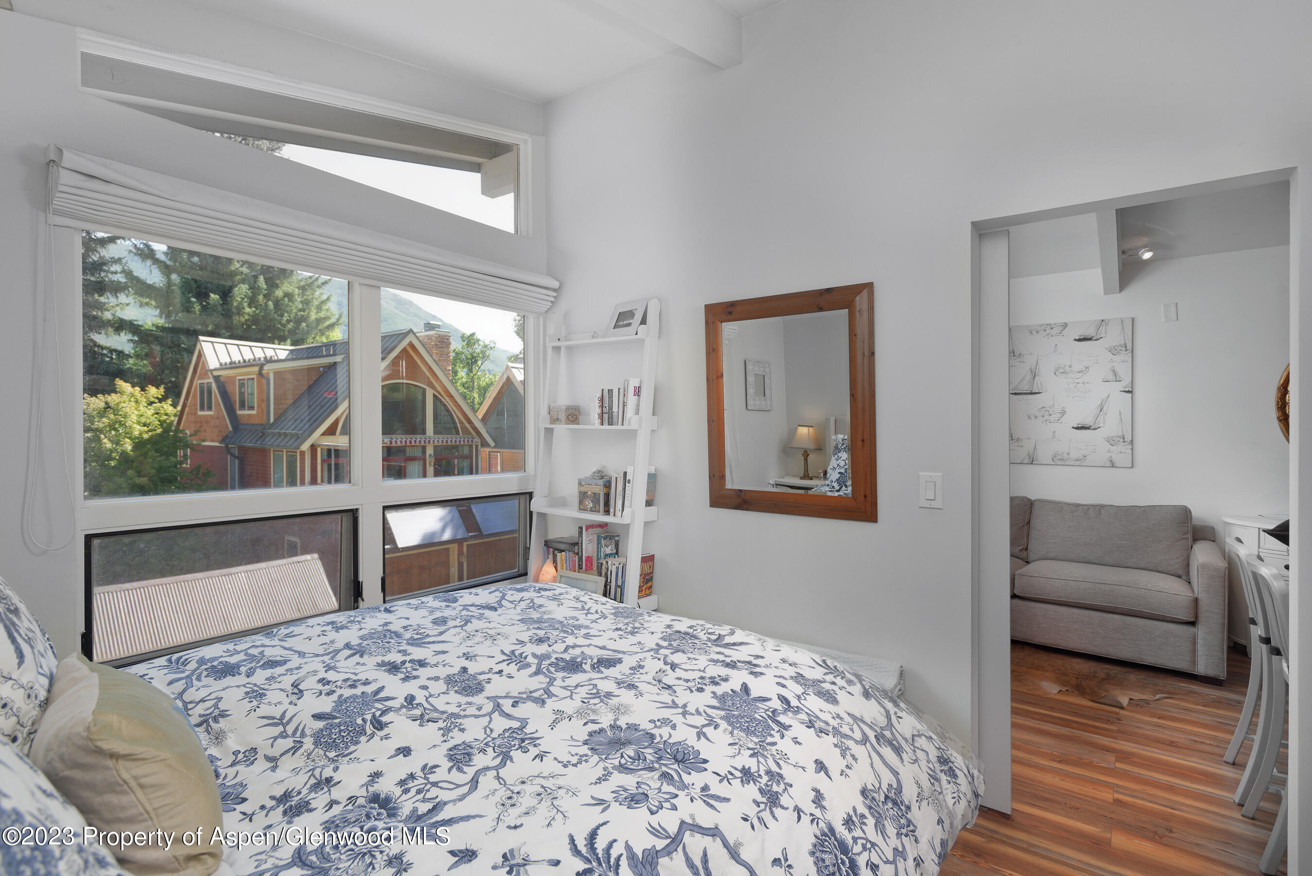 710 W Hopkins Avenue, 15