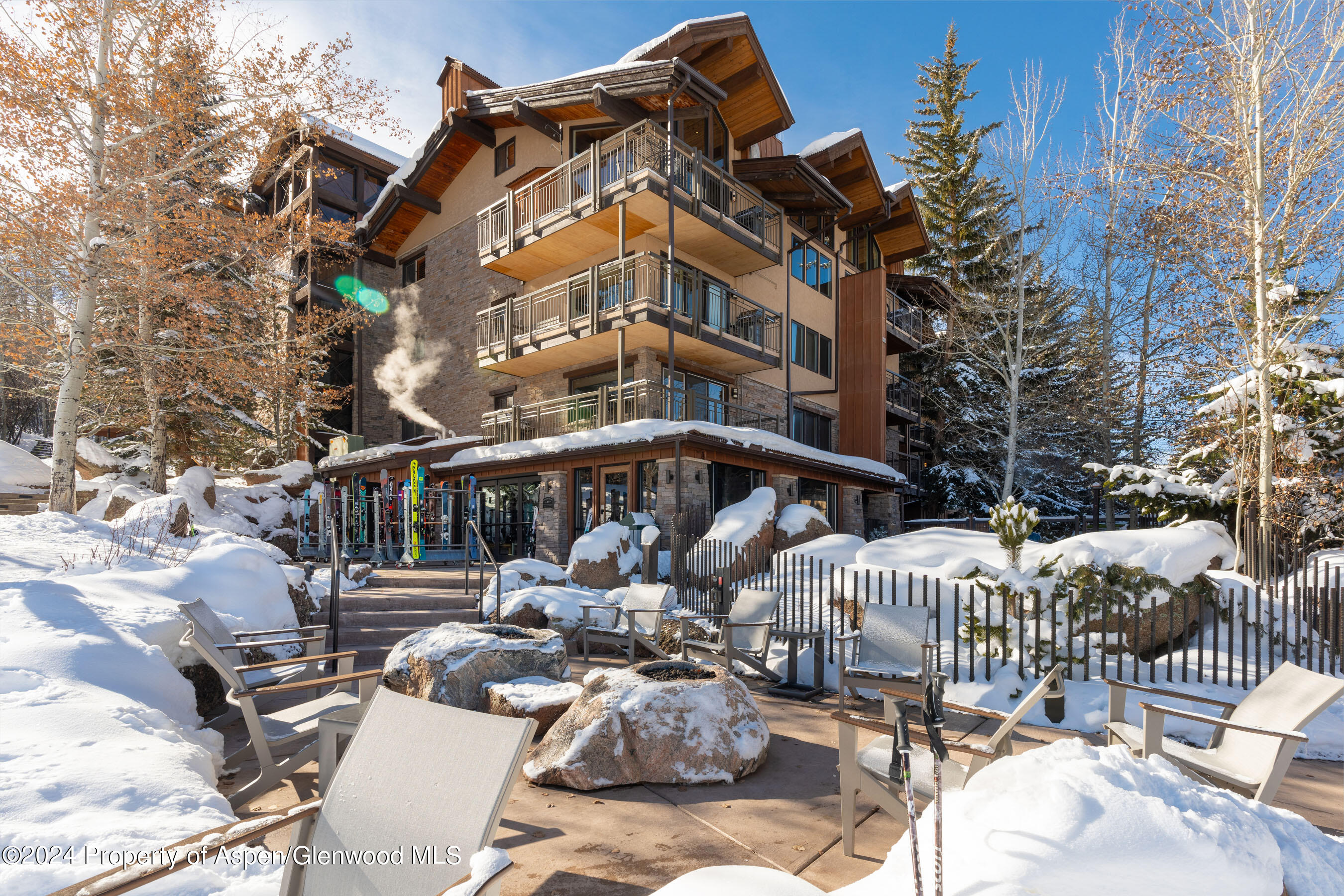 400 Wood Road, 2215