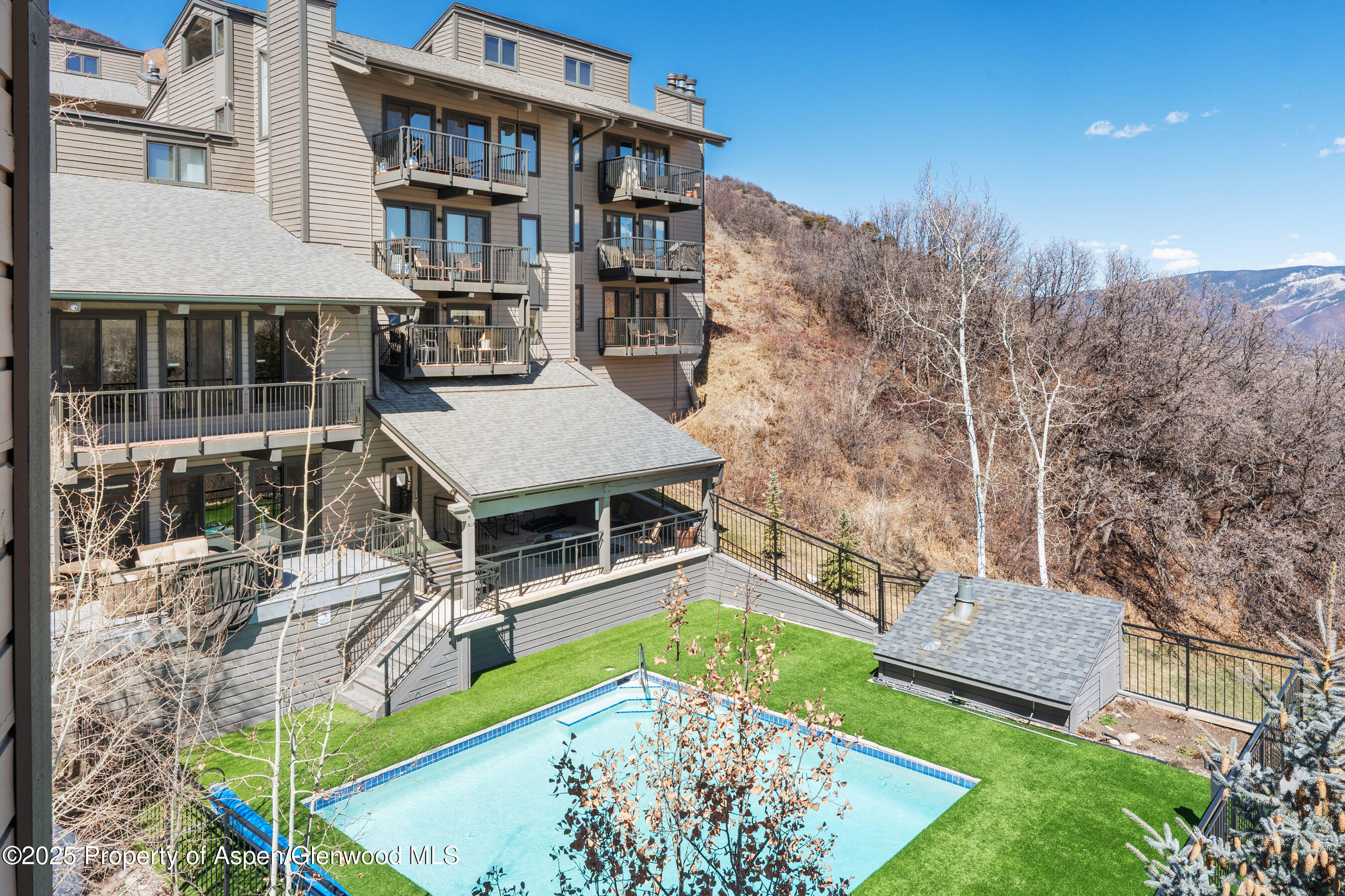 55 UPPER WOODBRIDGE Road, H-5