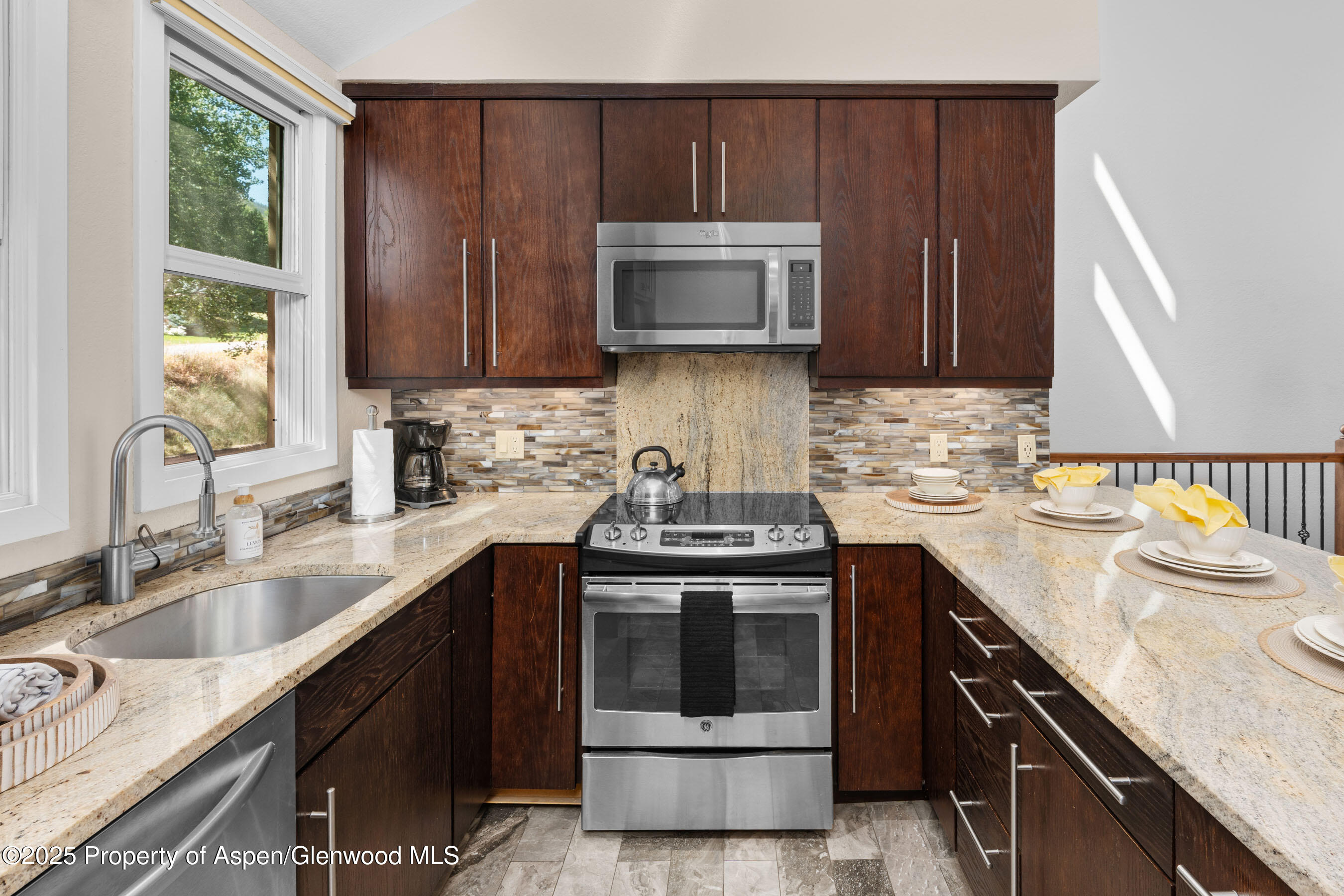 425 Wood Road, 13