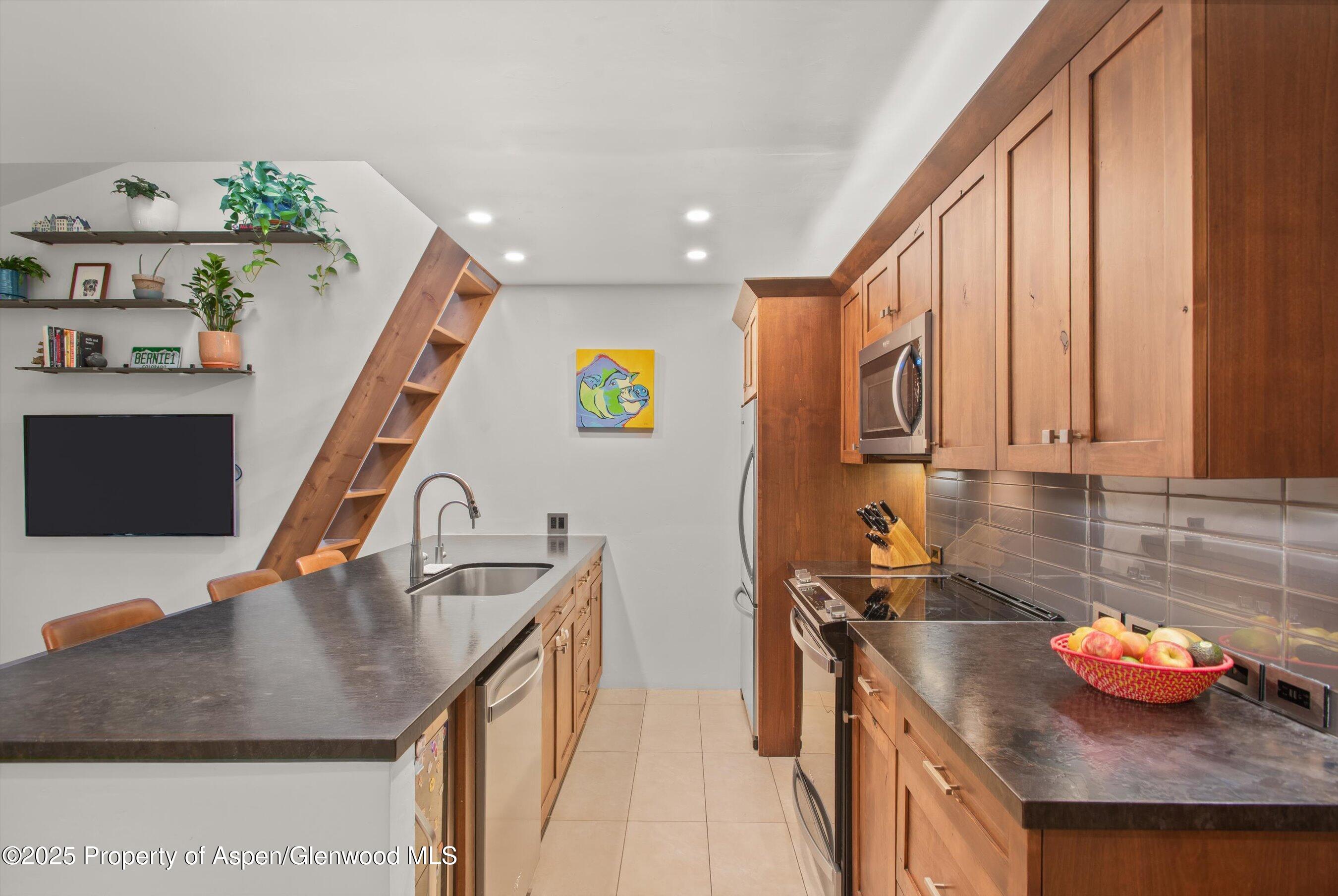 910 W Hallam Street Unit 11