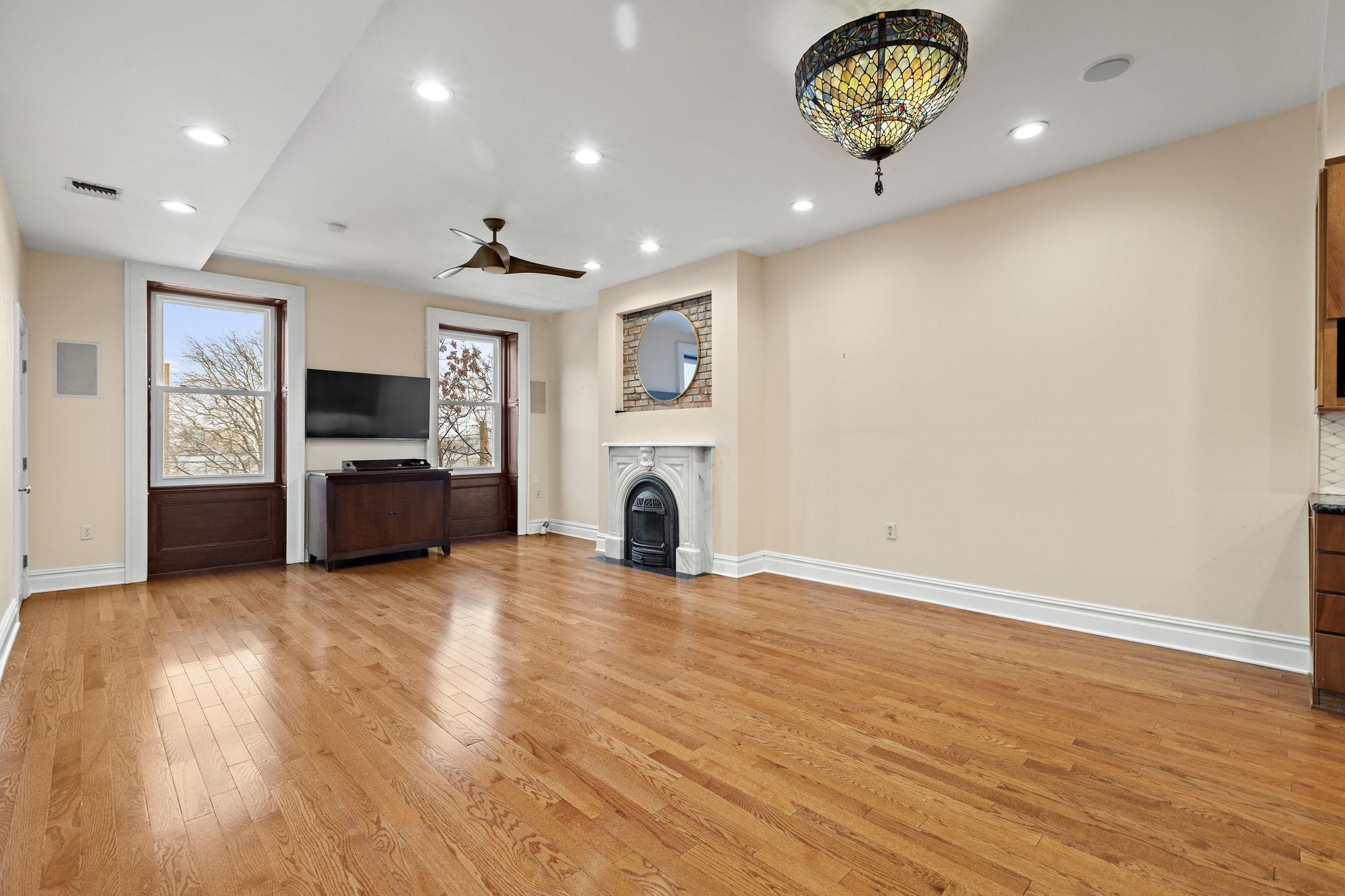 502 HUDSON ST Unit: 4