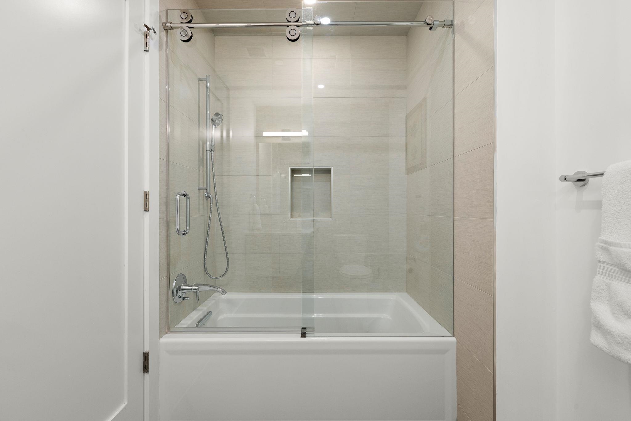 318 MADISON ST Unit: 5