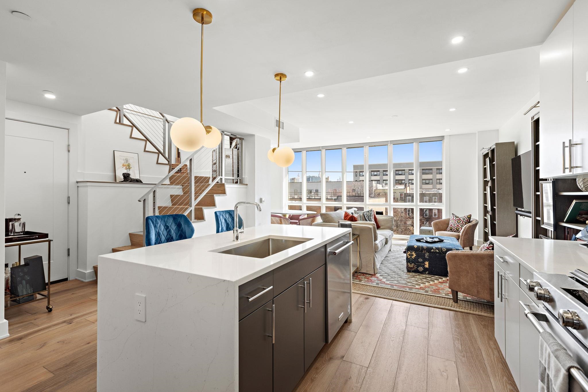 318 MADISON ST Unit: 5