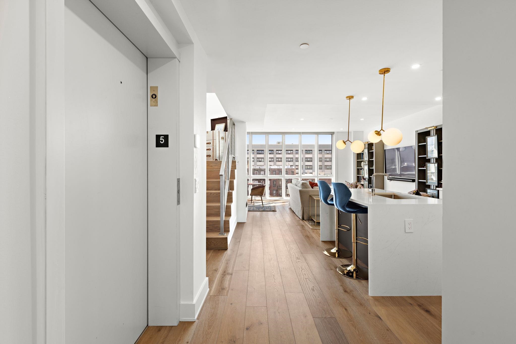 318 MADISON ST Unit: 5
