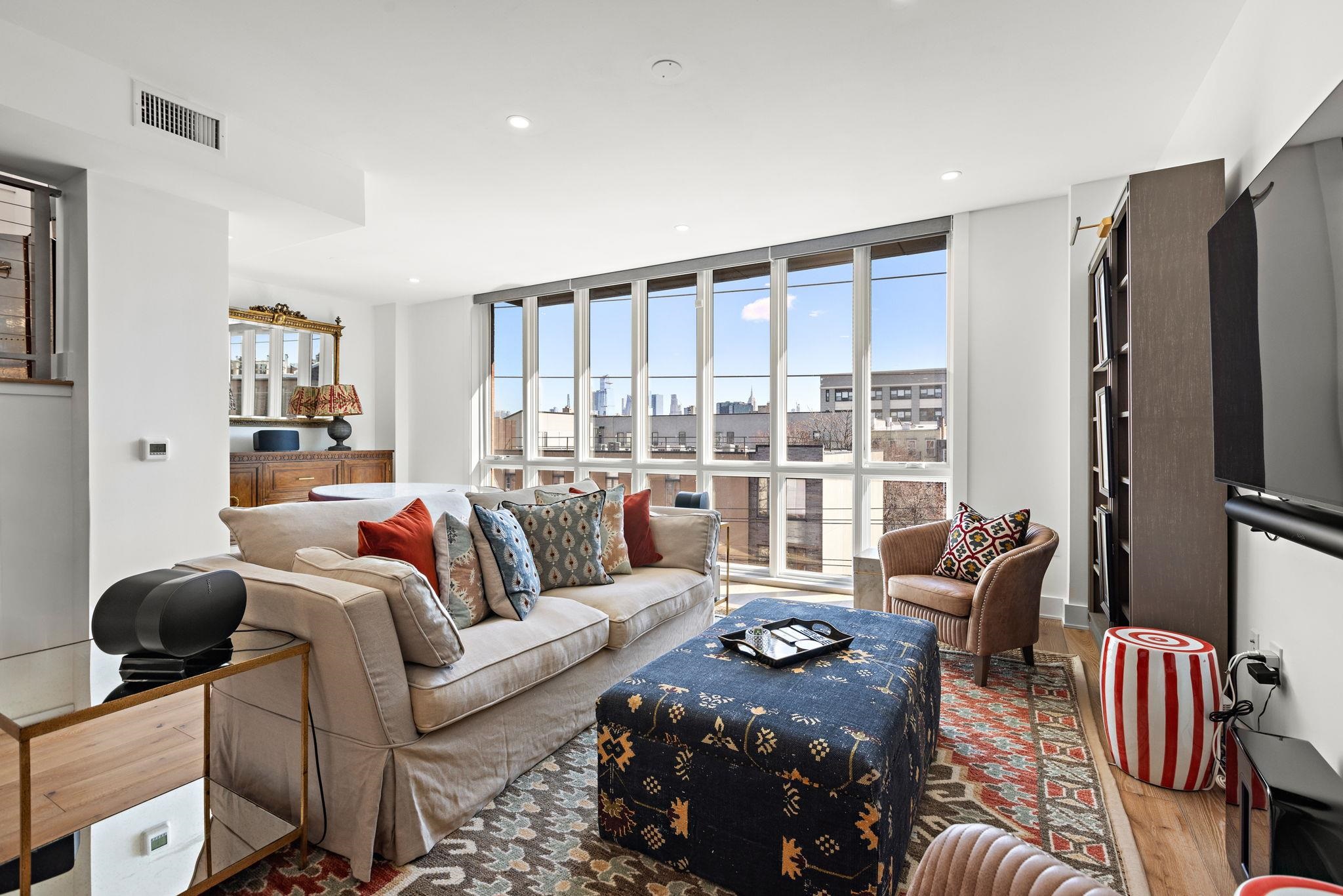 318 MADISON ST Unit: 5