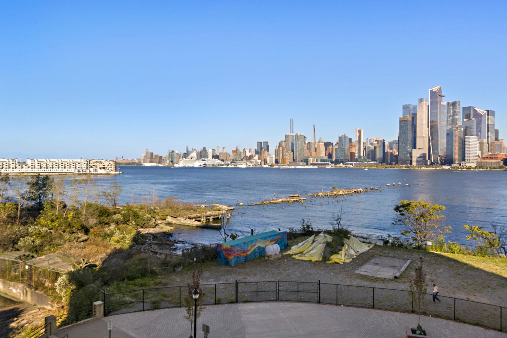 1425 HUDSON ST Unit: 4I