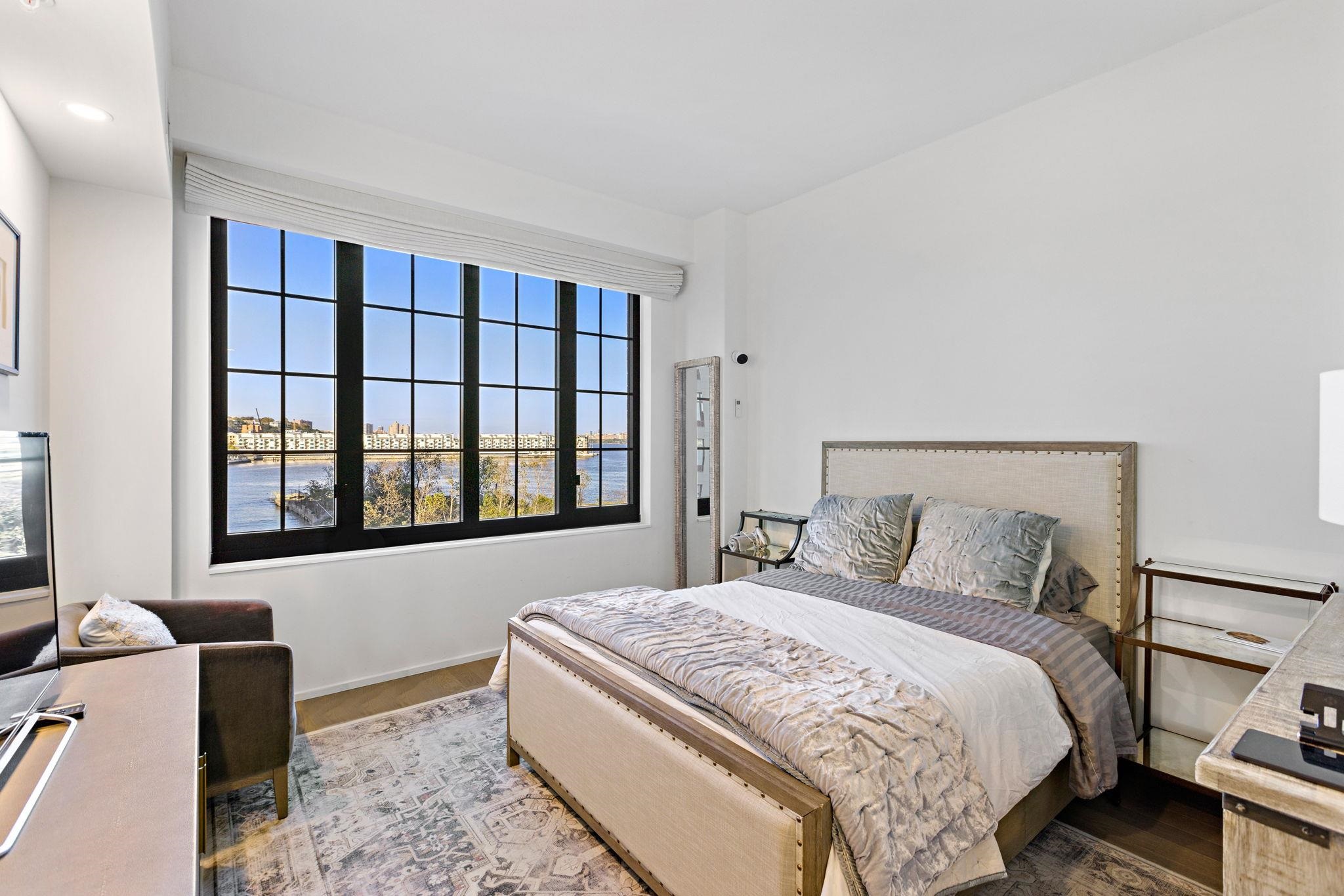 1425 HUDSON ST Unit: 4I