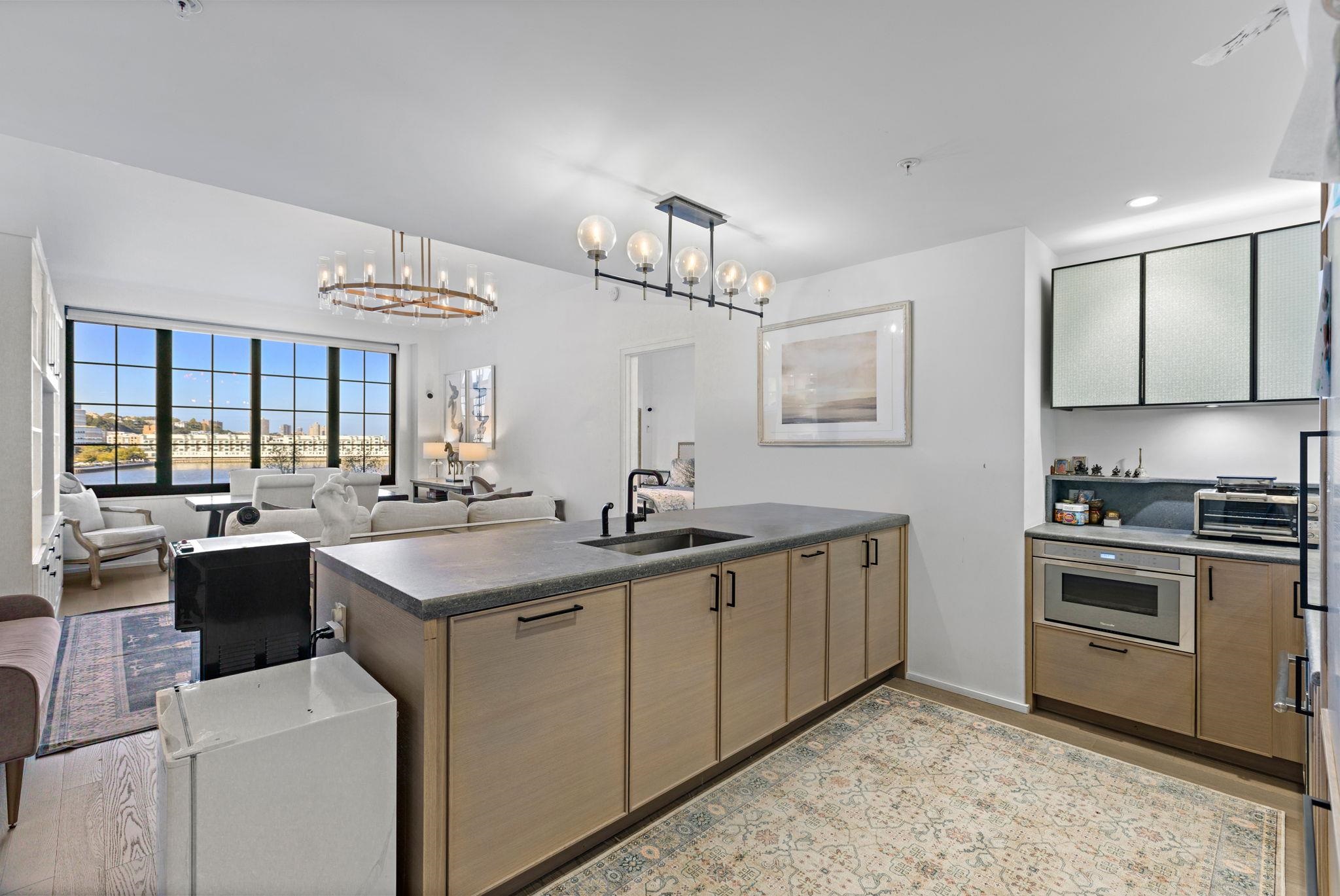 1425 HUDSON ST Unit: 4I