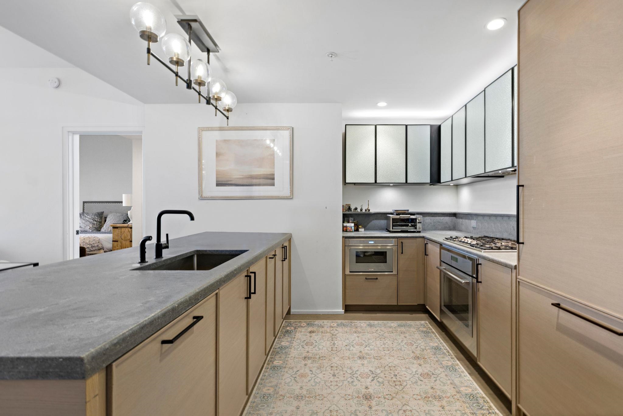 1425 HUDSON ST Unit: 4I