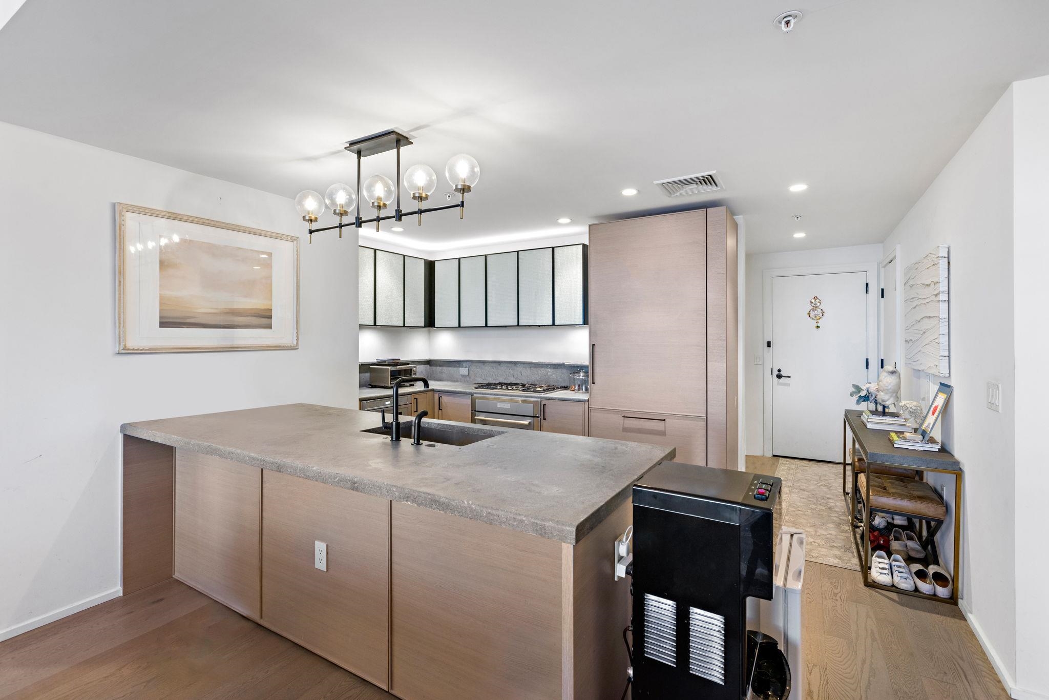 1425 HUDSON ST Unit: 4I