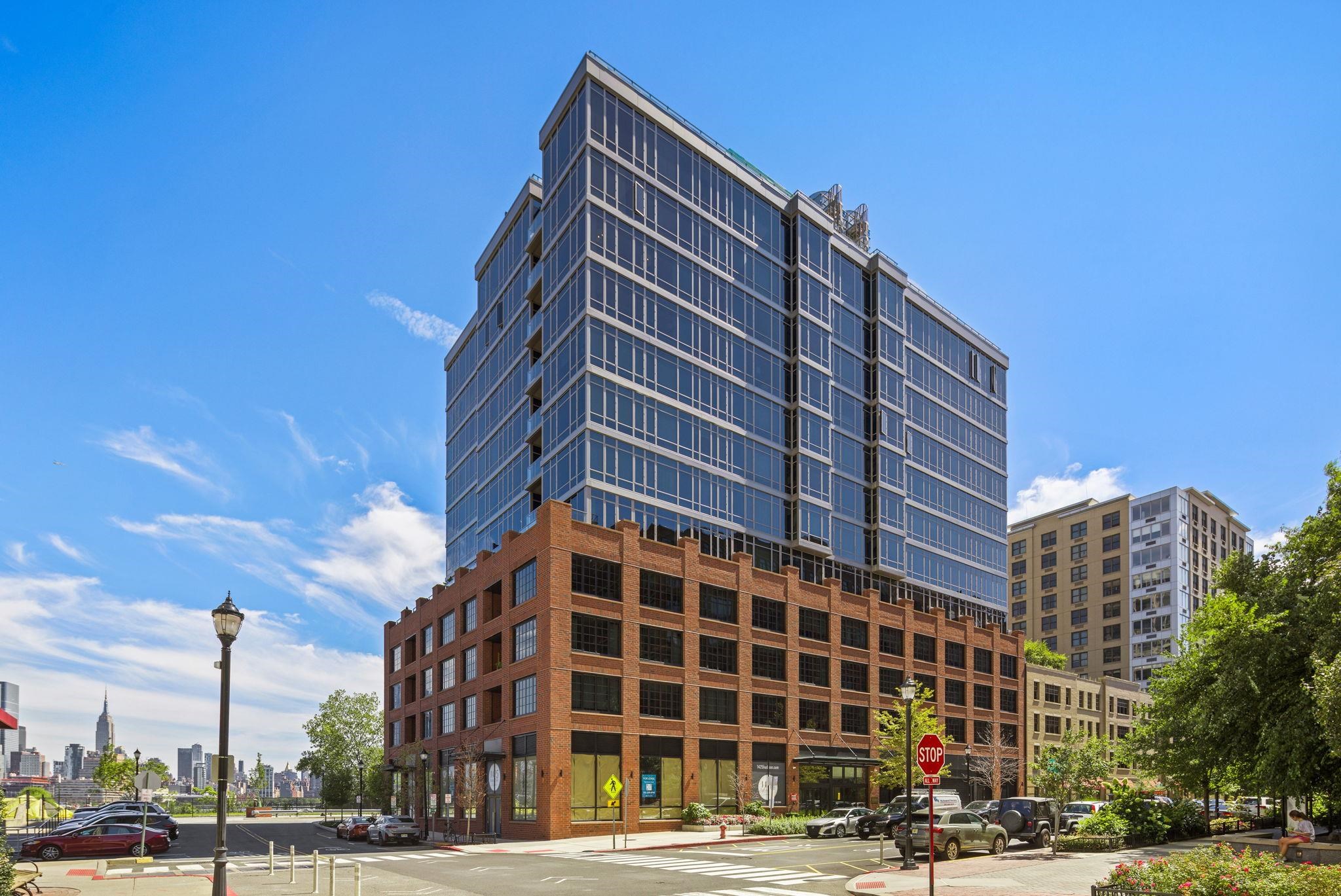 1425 HUDSON ST Unit: 4I