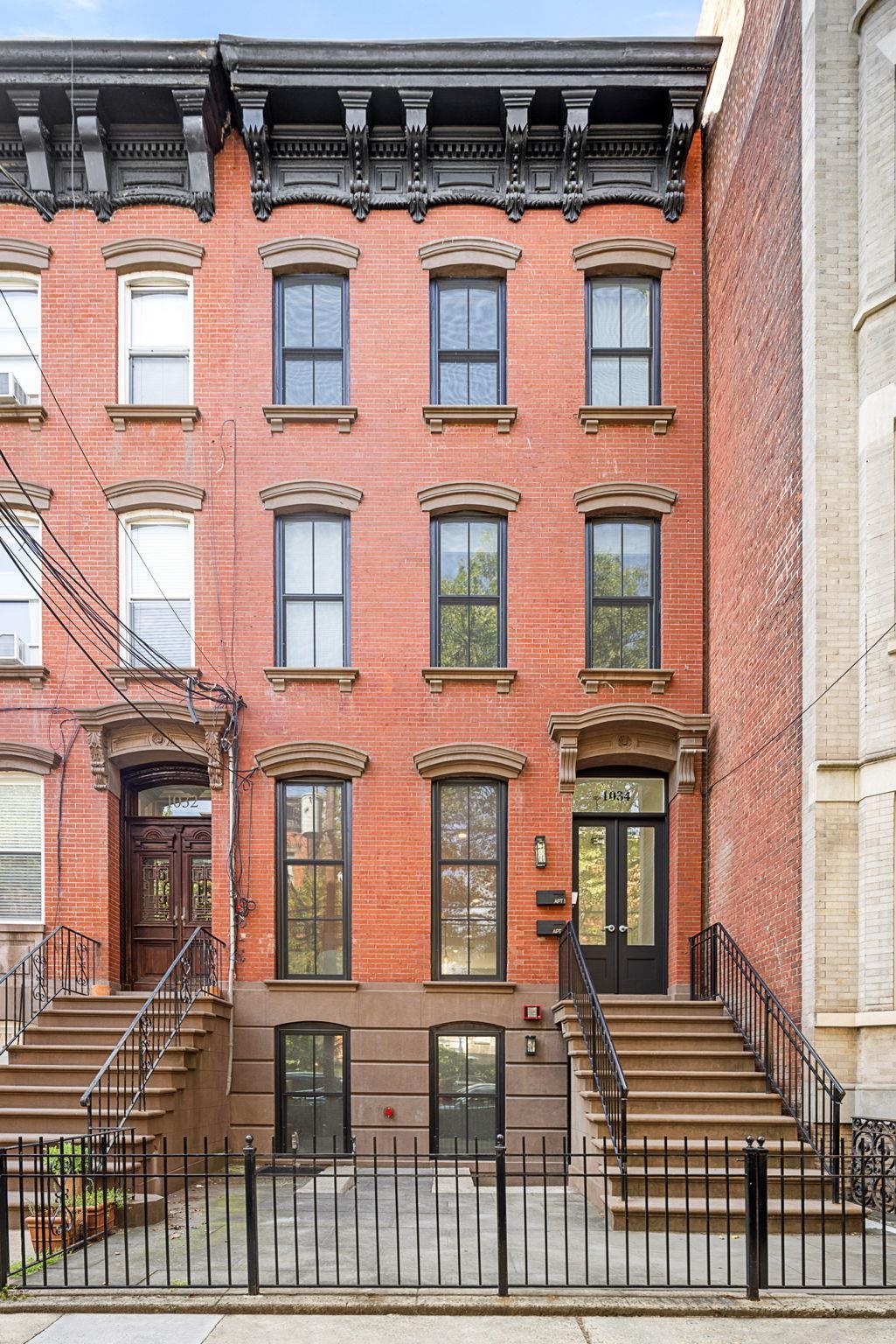 1034 GARDEN ST Unit: 1