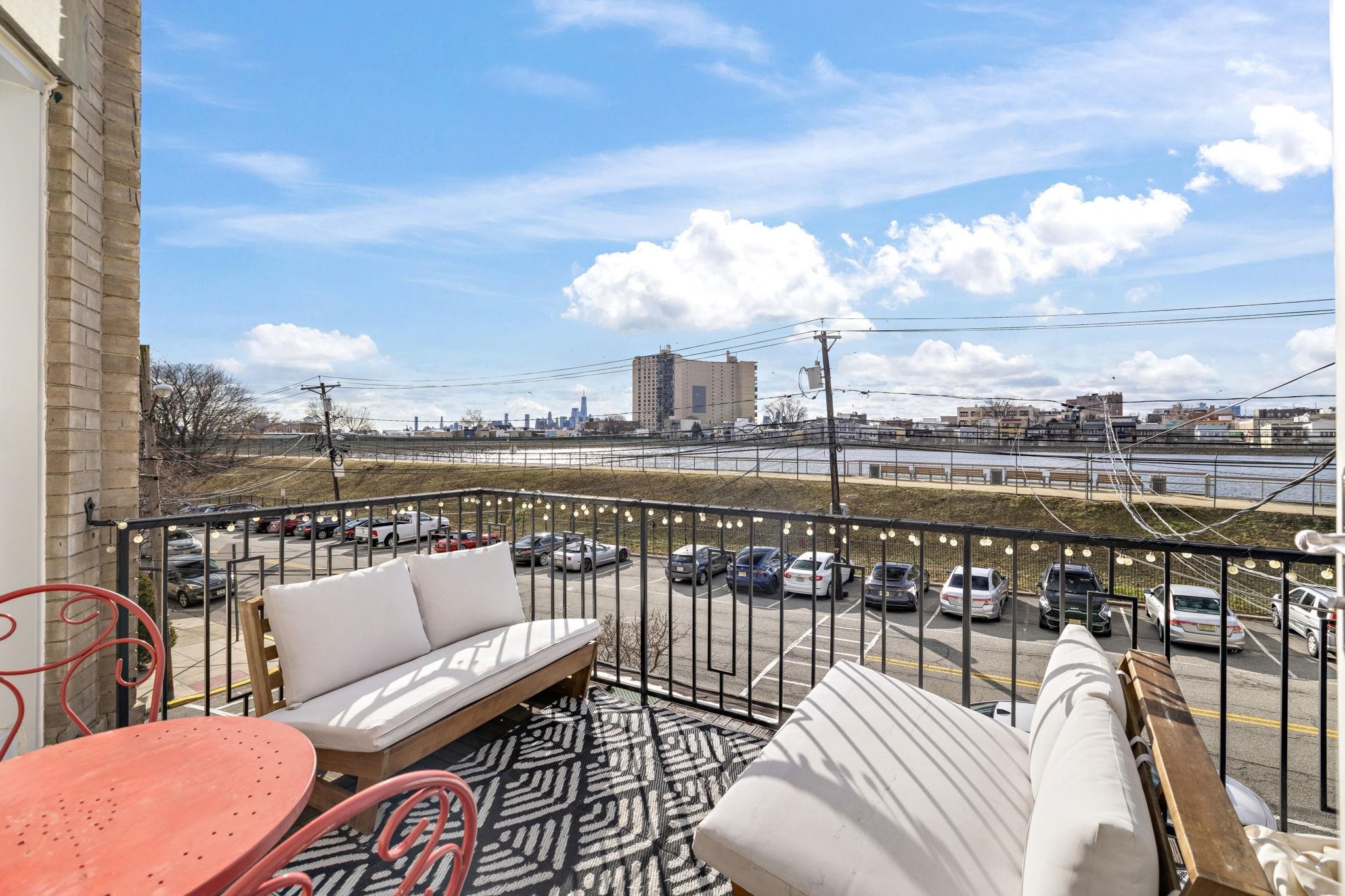 200 HIGHPOINT AVE Unit: 3